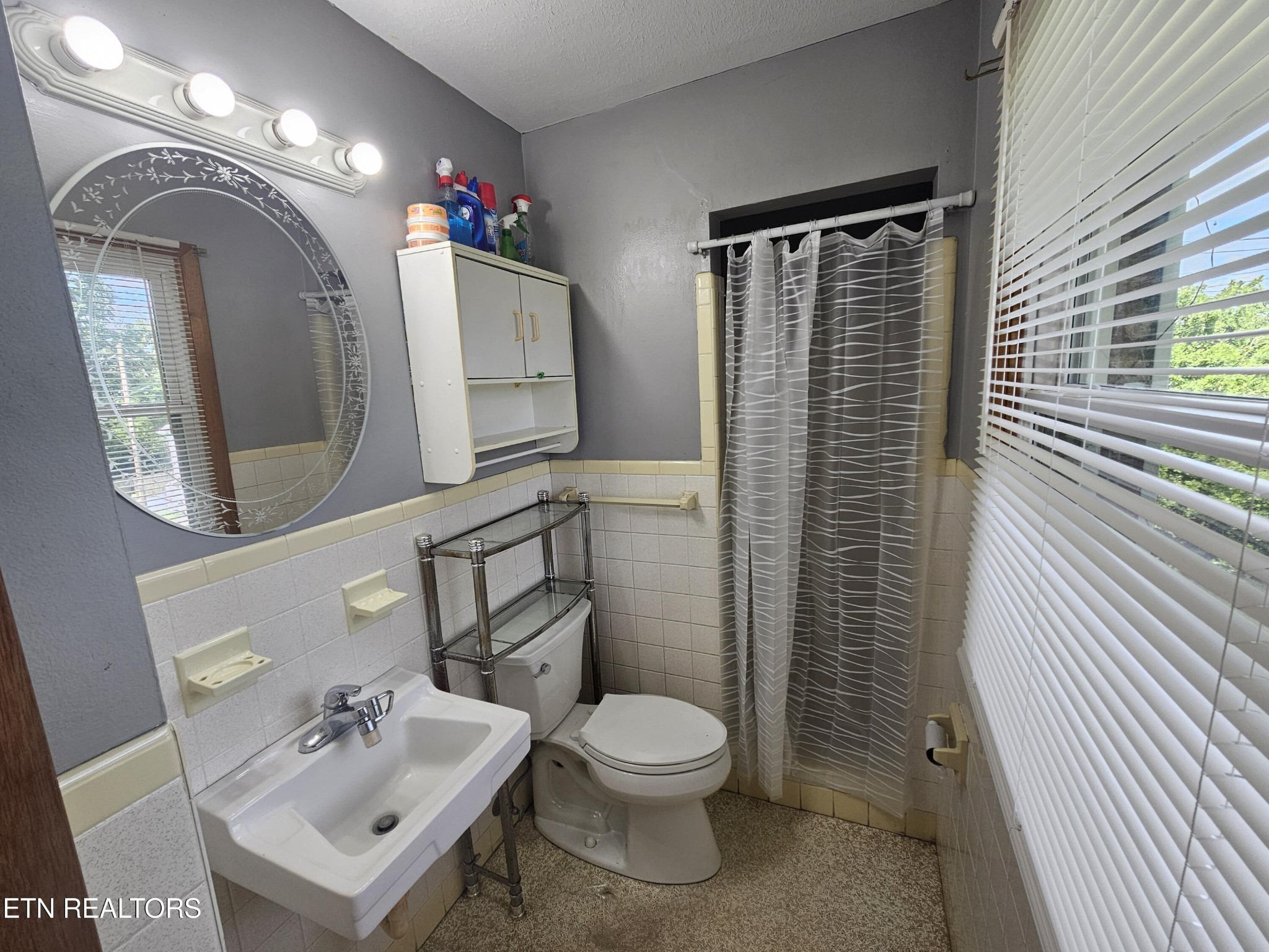 1725 S Forest Drive Property Photo 8