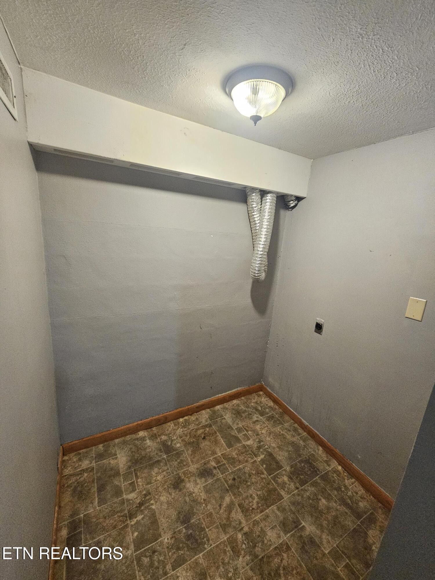 1725 S Forest Drive Property Photo 12