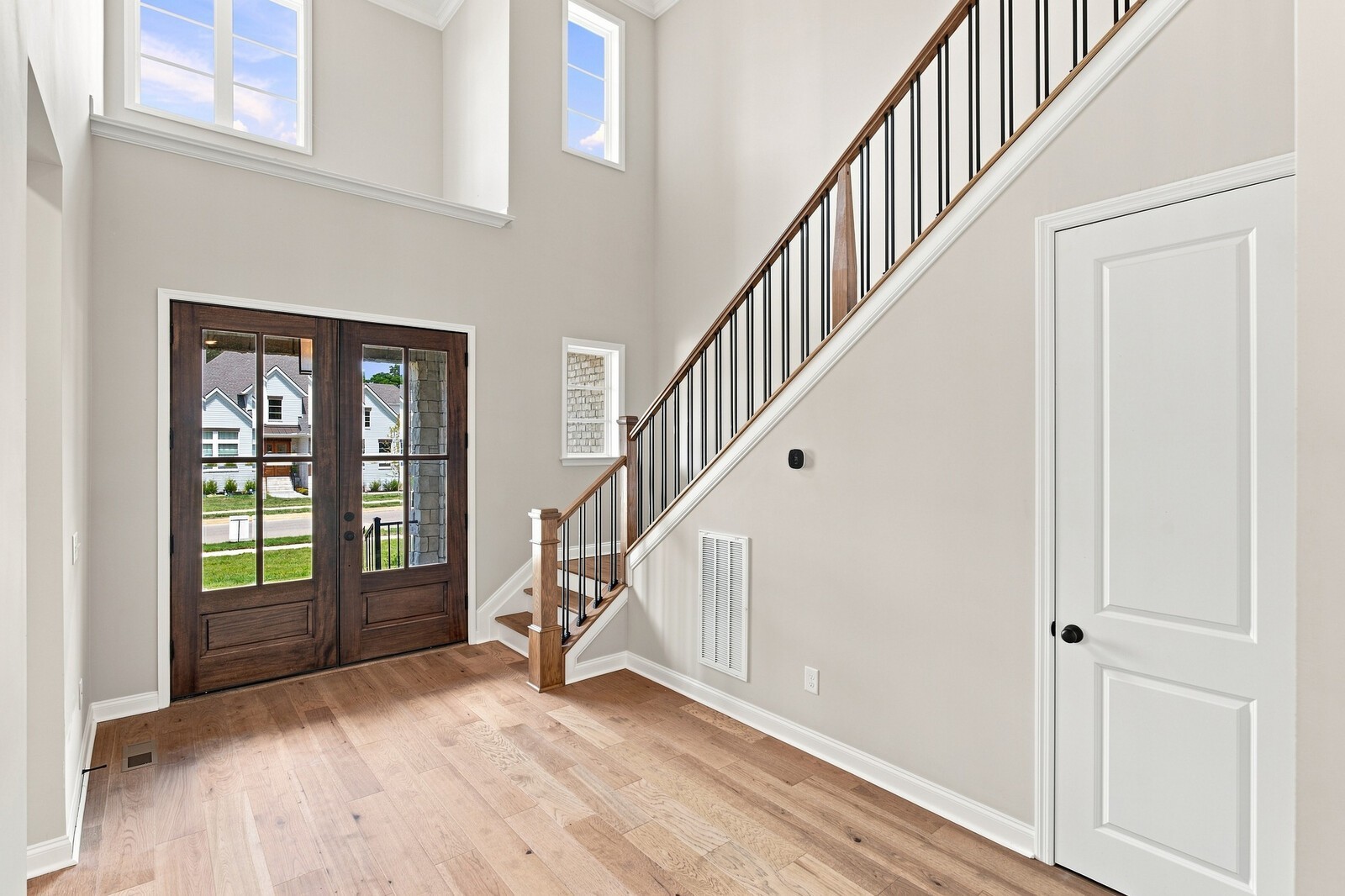 7291 Orrinshire Drive Property Photo 5
