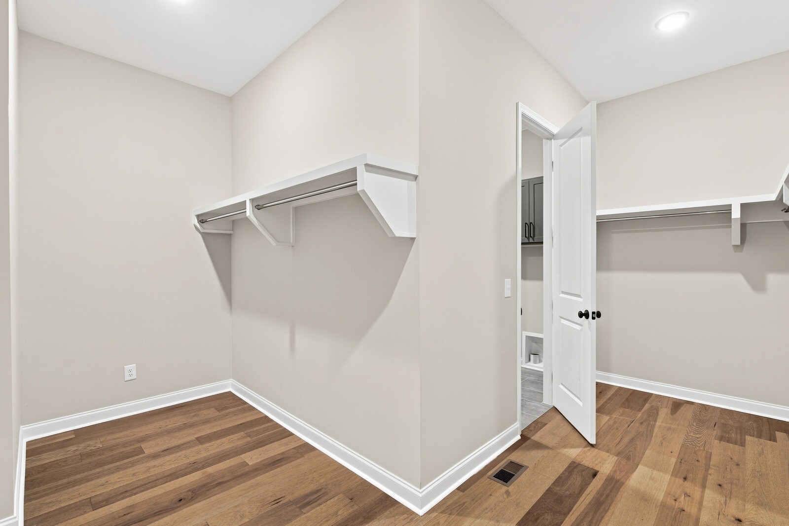 7291 Orrinshire Drive Property Photo 26