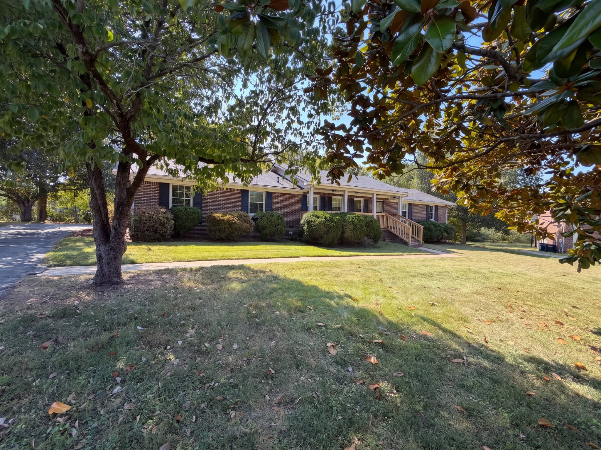 1005 Roseview Dr Property Photo 2
