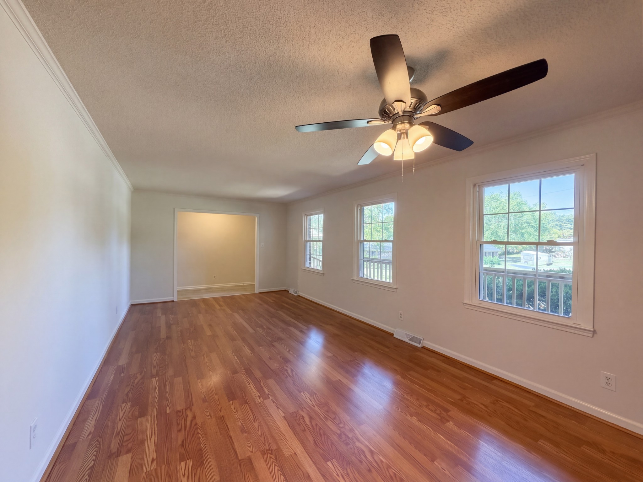 1005 Roseview Dr Property Photo 4
