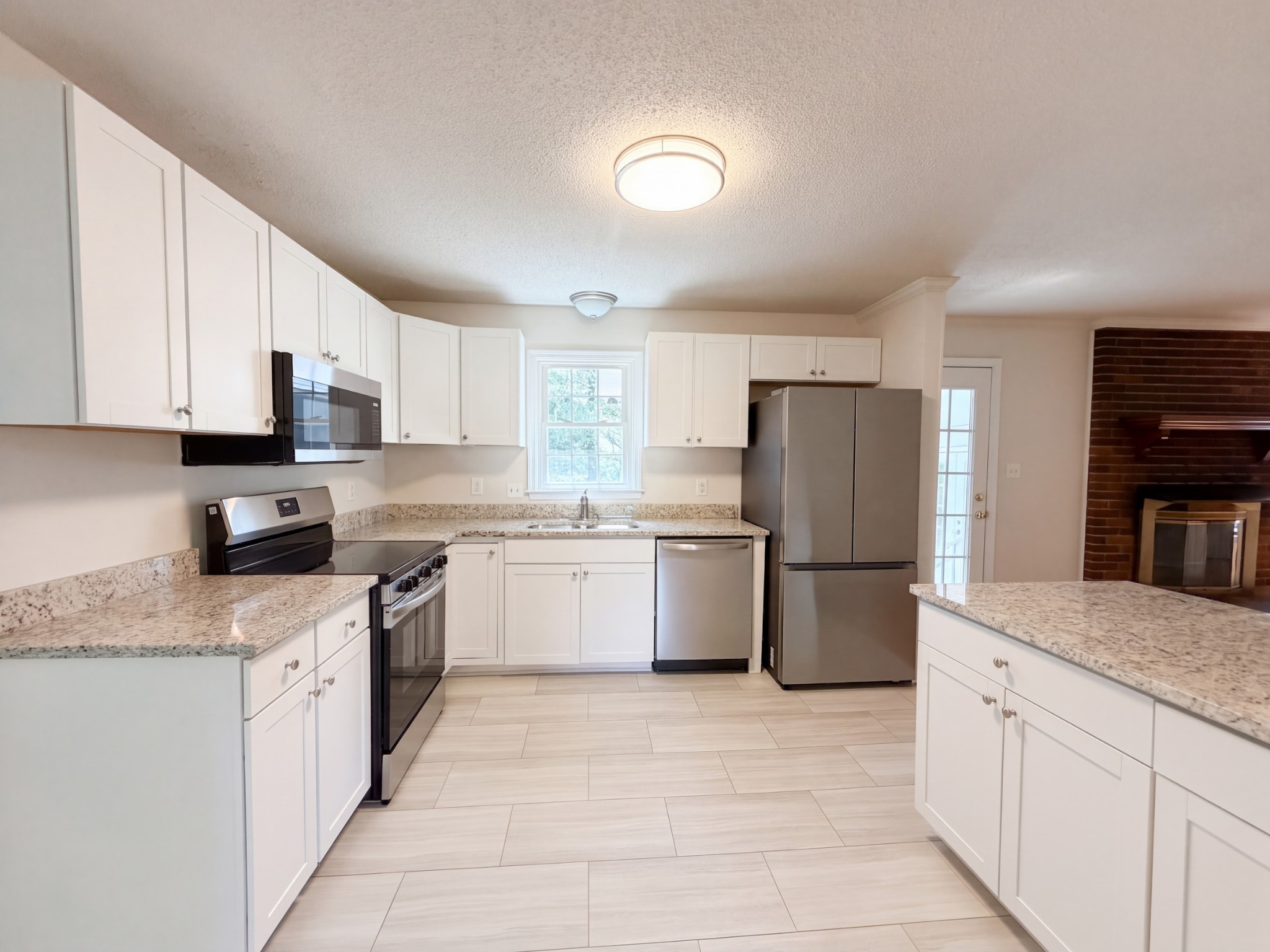 1005 Roseview Dr Property Photo 6