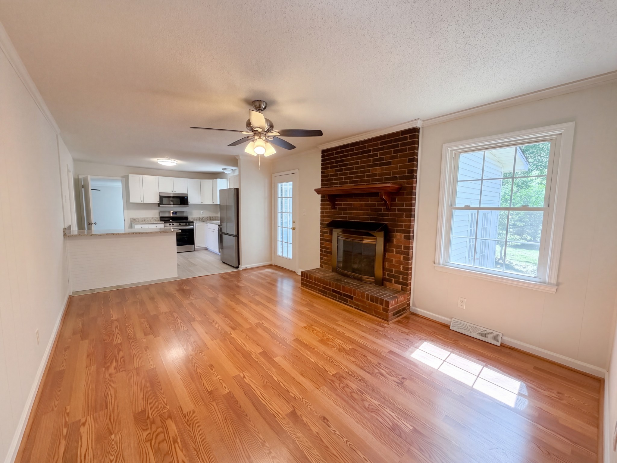 1005 Roseview Dr Property Photo 7