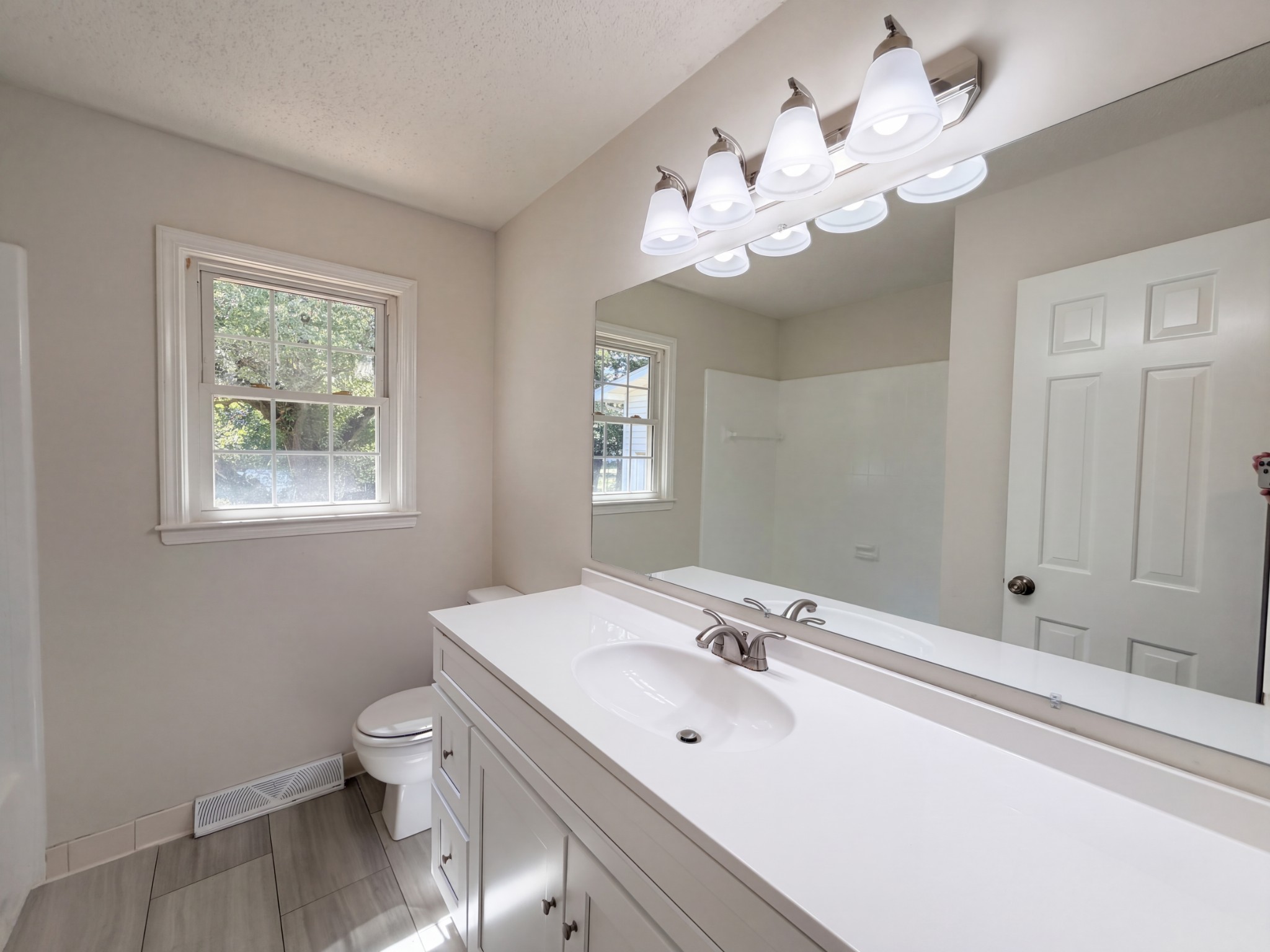 1005 Roseview Dr Property Photo 17