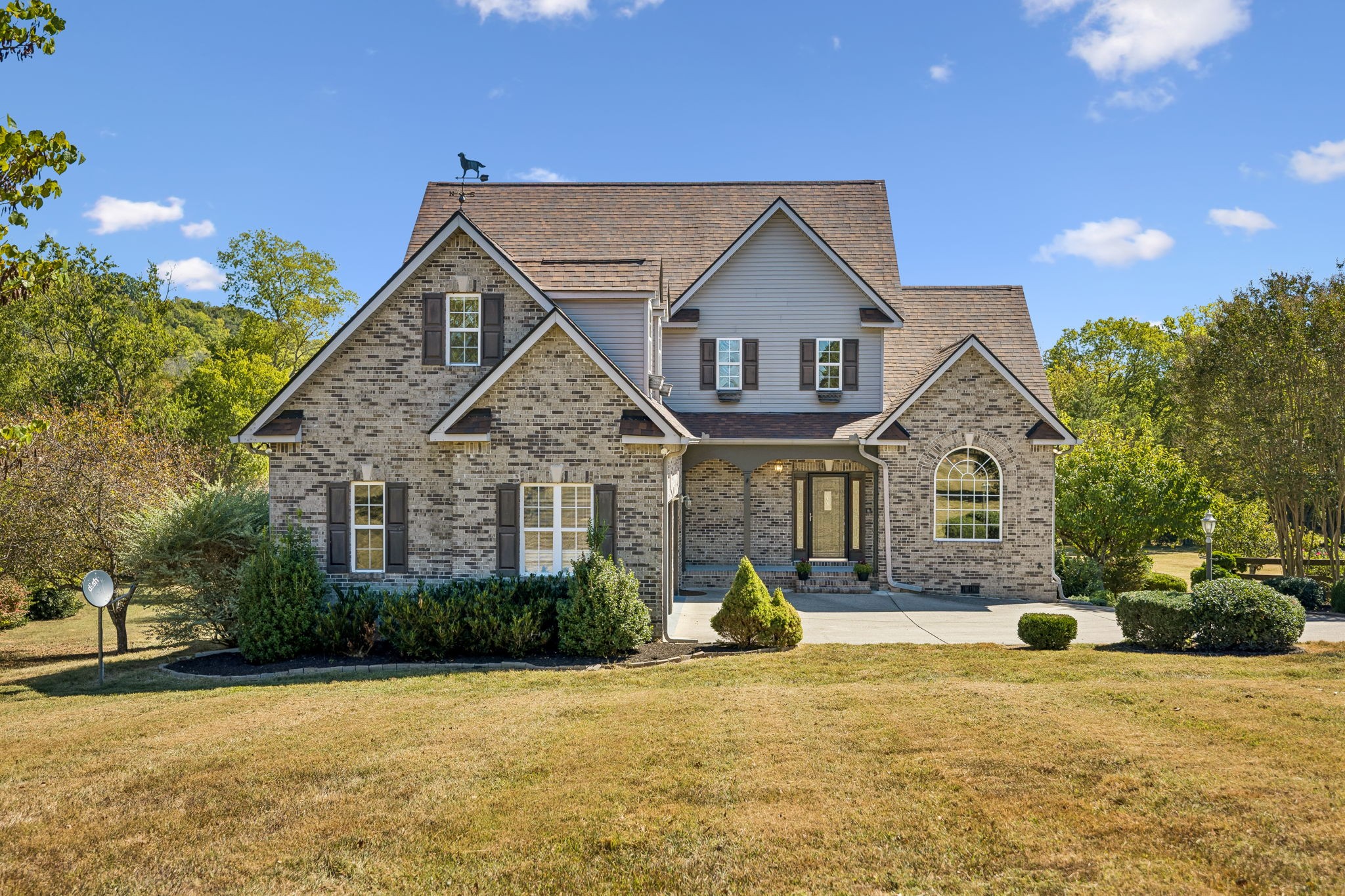 2216 Twin Peaks Ct Property Photo 2