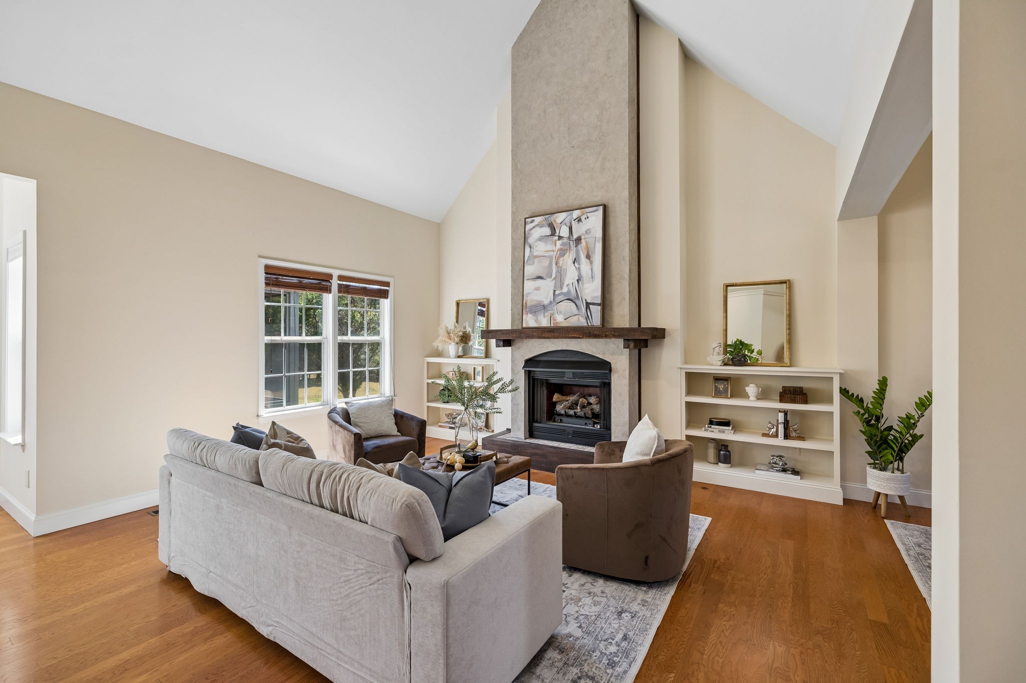2216 Twin Peaks Ct Property Photo 3