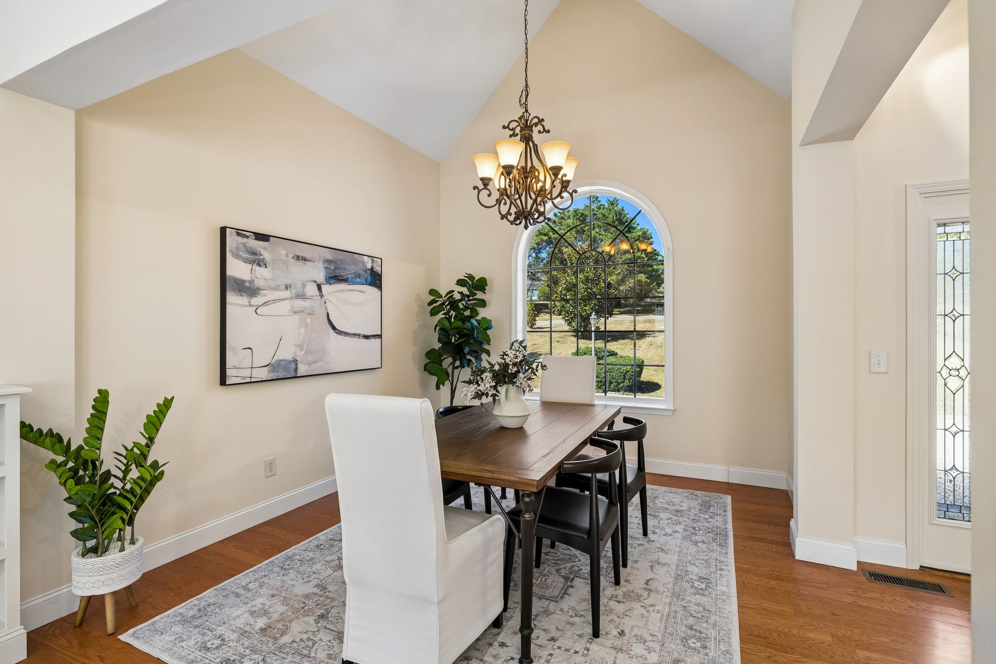 2216 Twin Peaks Ct Property Photo 7