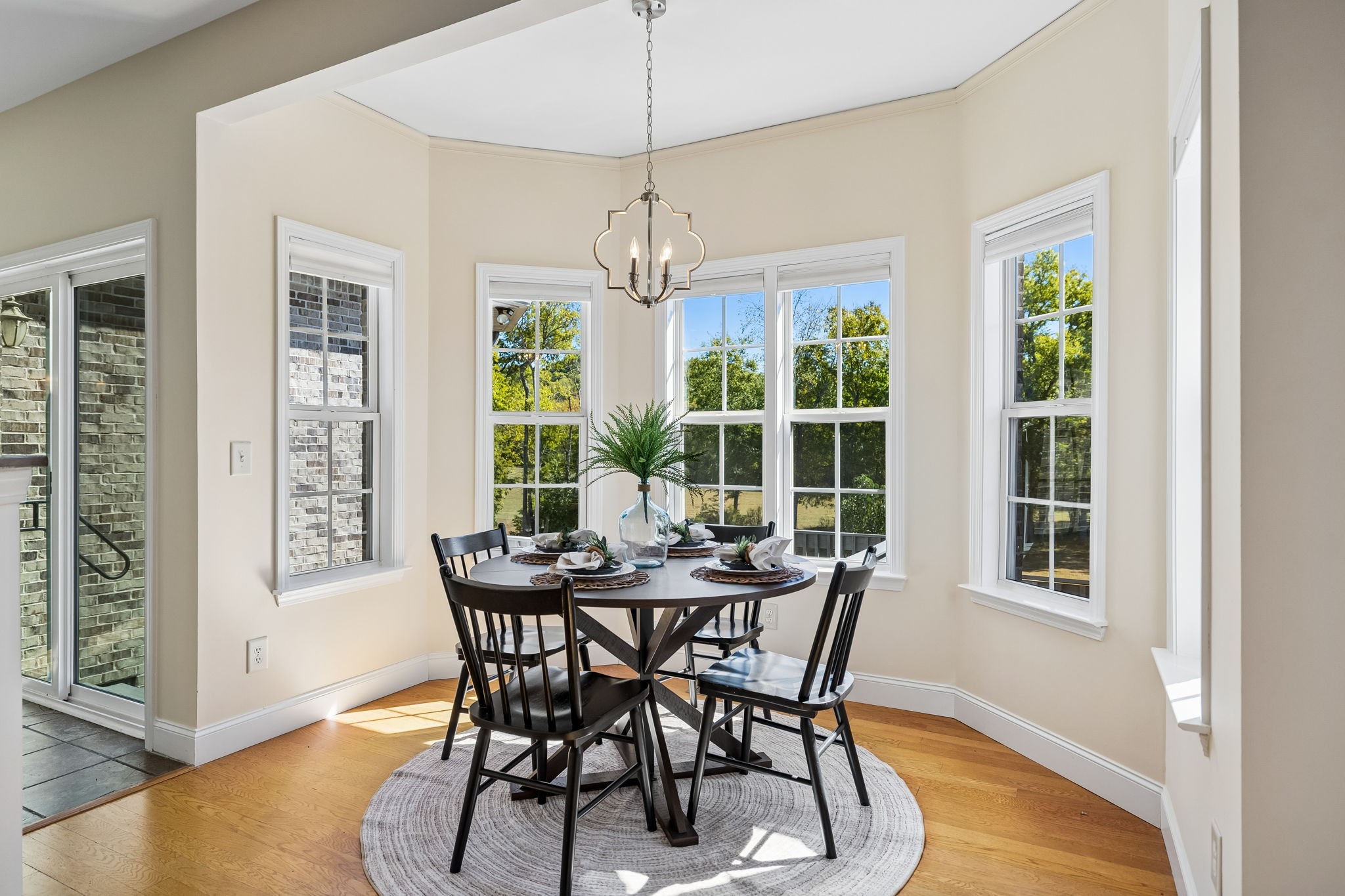 2216 Twin Peaks Ct Property Photo 9
