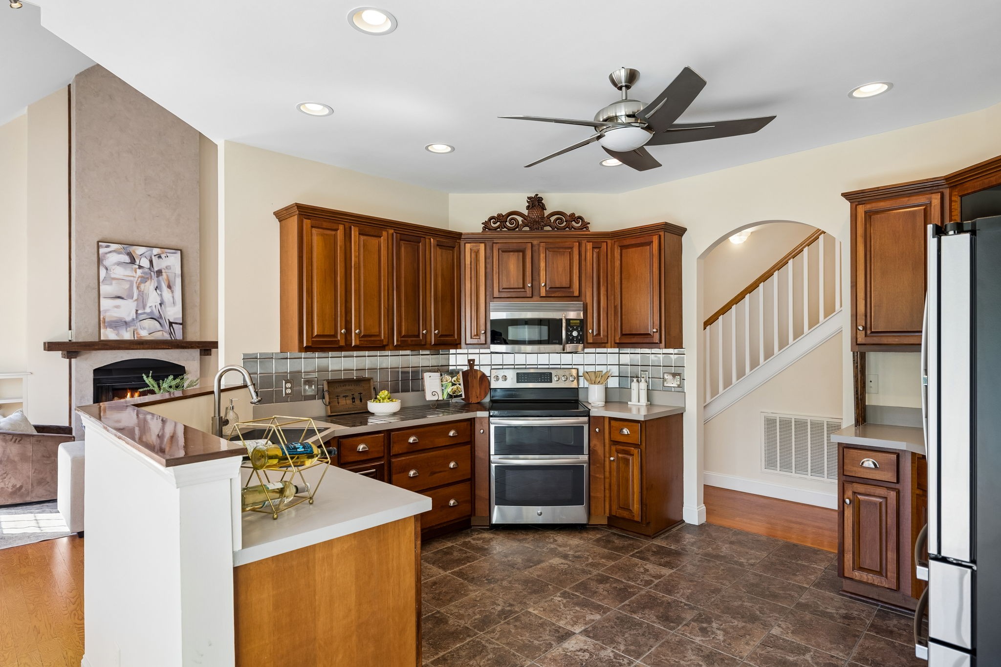 2216 Twin Peaks Ct Property Photo 11