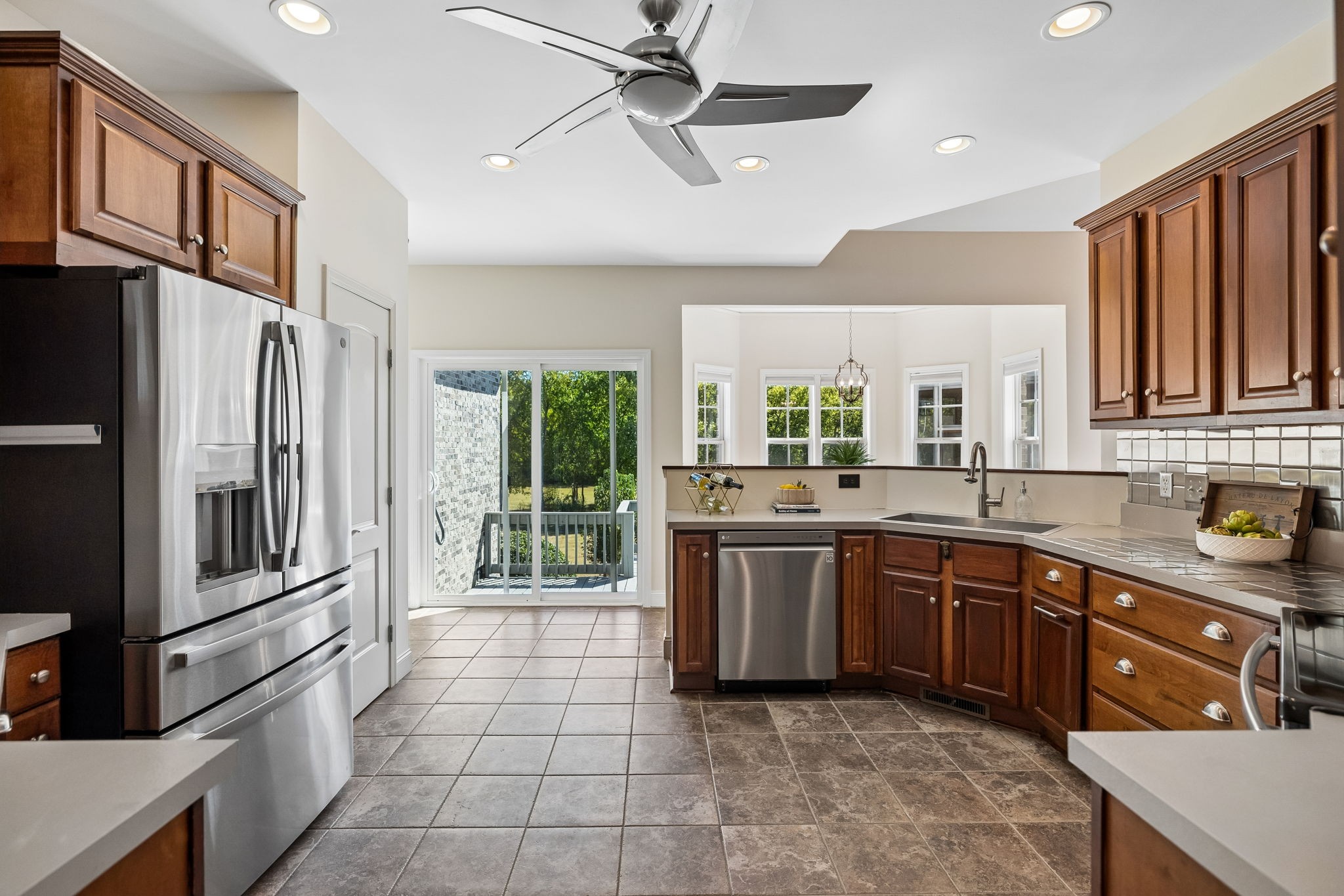 2216 Twin Peaks Ct Property Photo 14