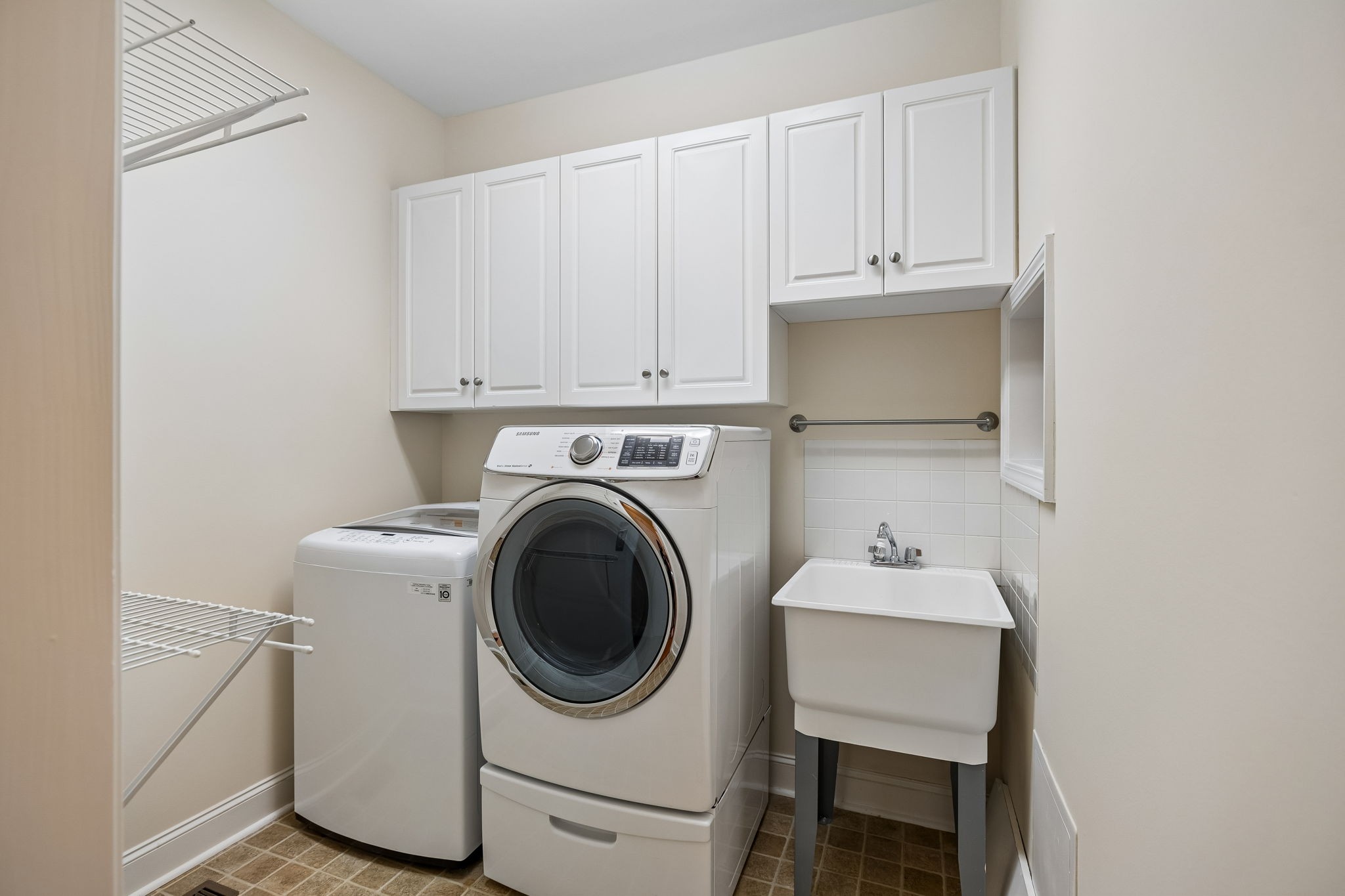 2216 Twin Peaks Ct Property Photo 22