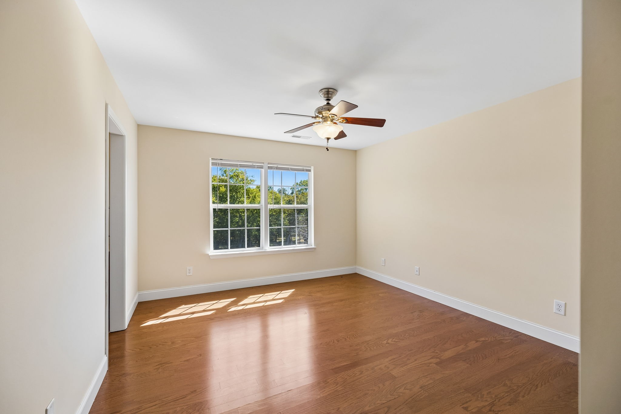 2216 Twin Peaks Ct Property Photo 23
