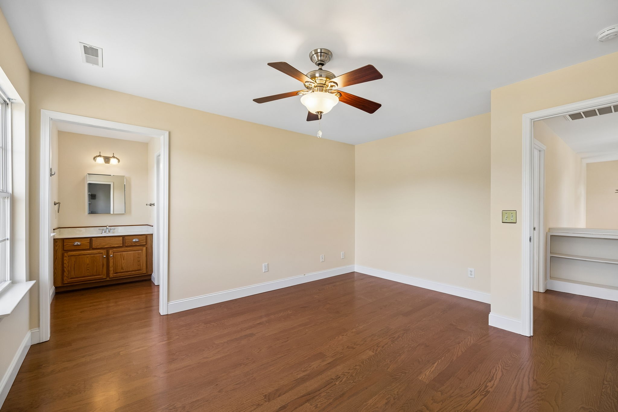 2216 Twin Peaks Ct Property Photo 27