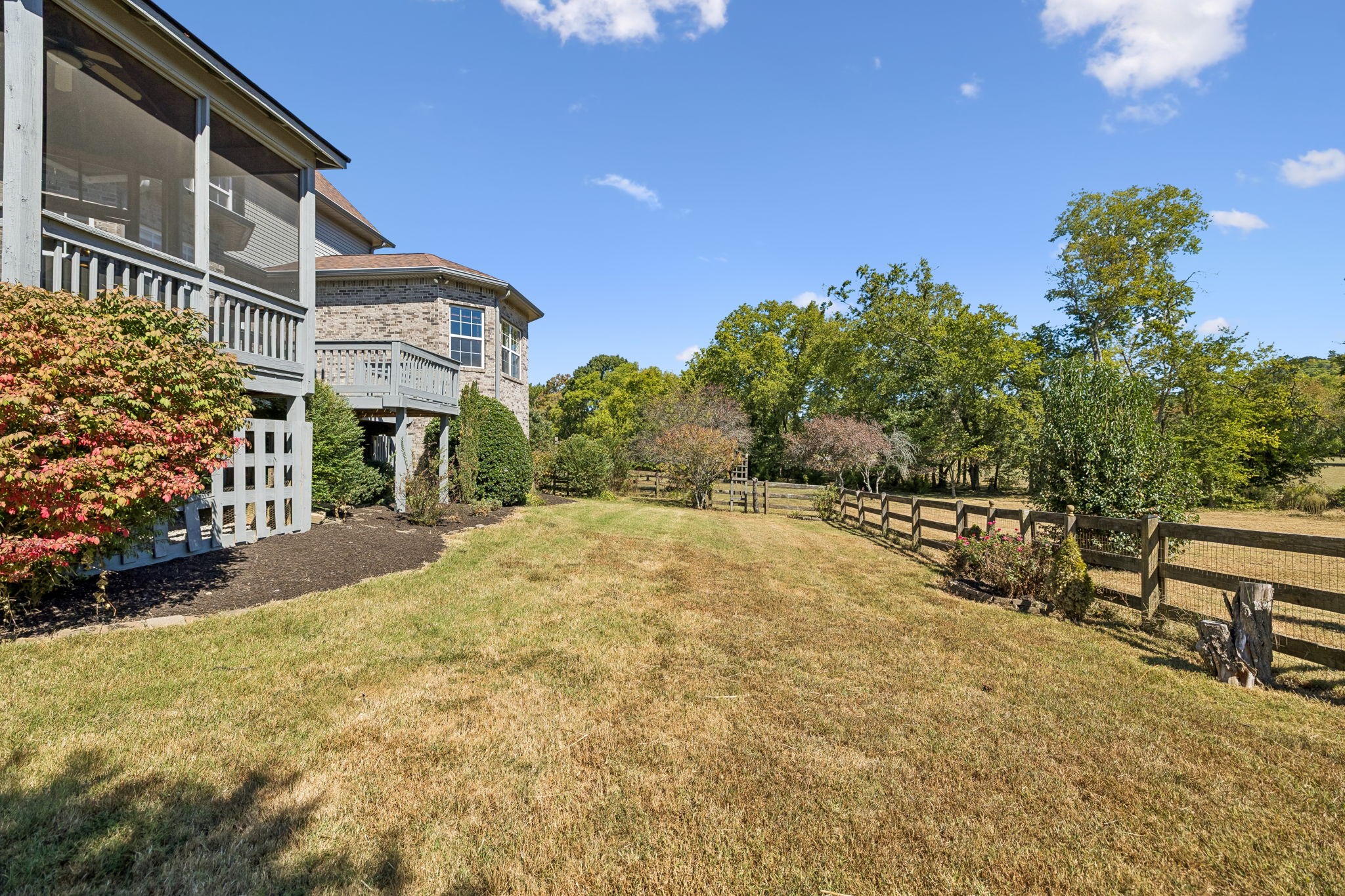 2216 Twin Peaks Ct Property Photo 31