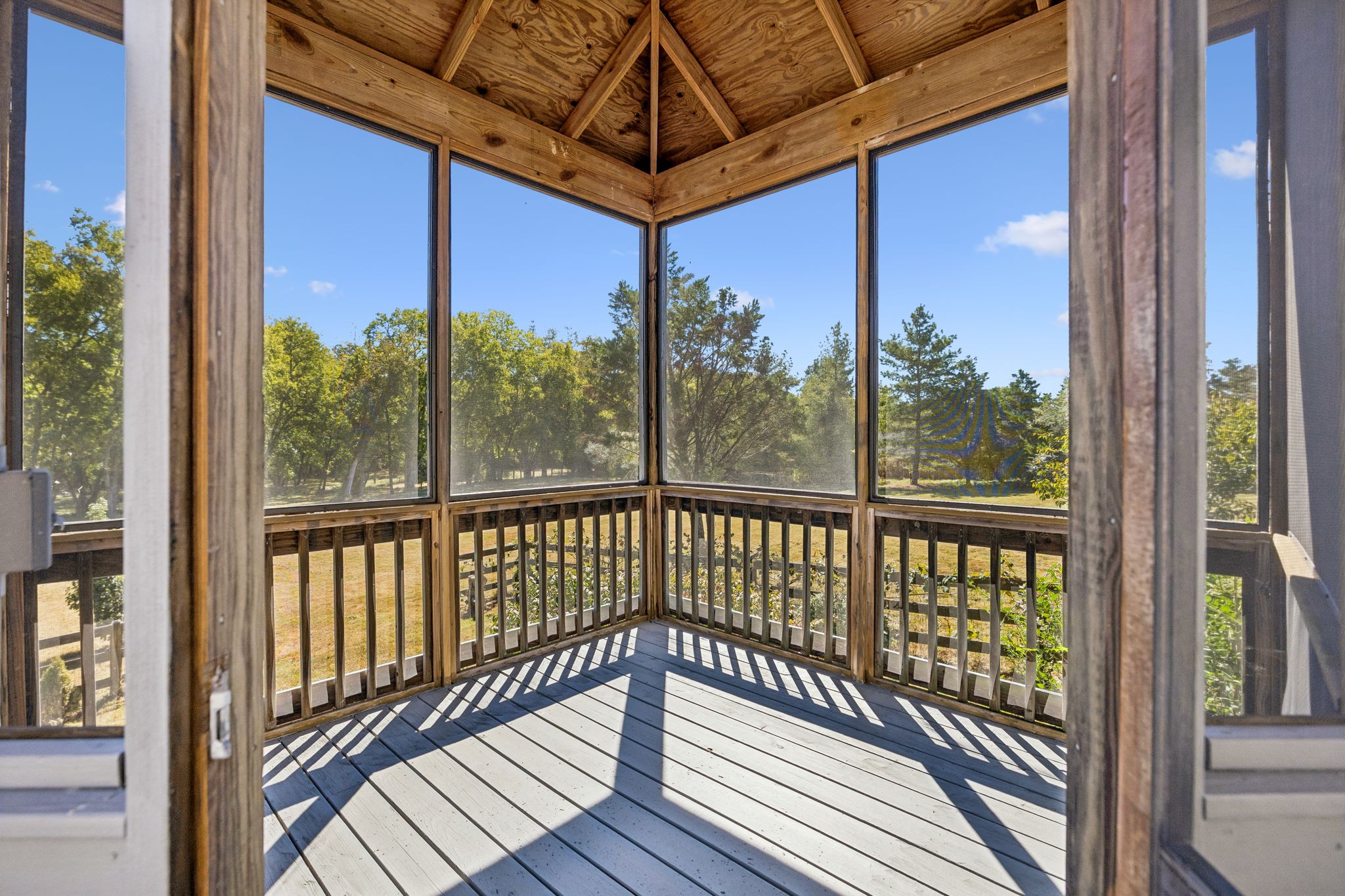 2216 Twin Peaks Ct Property Photo 35