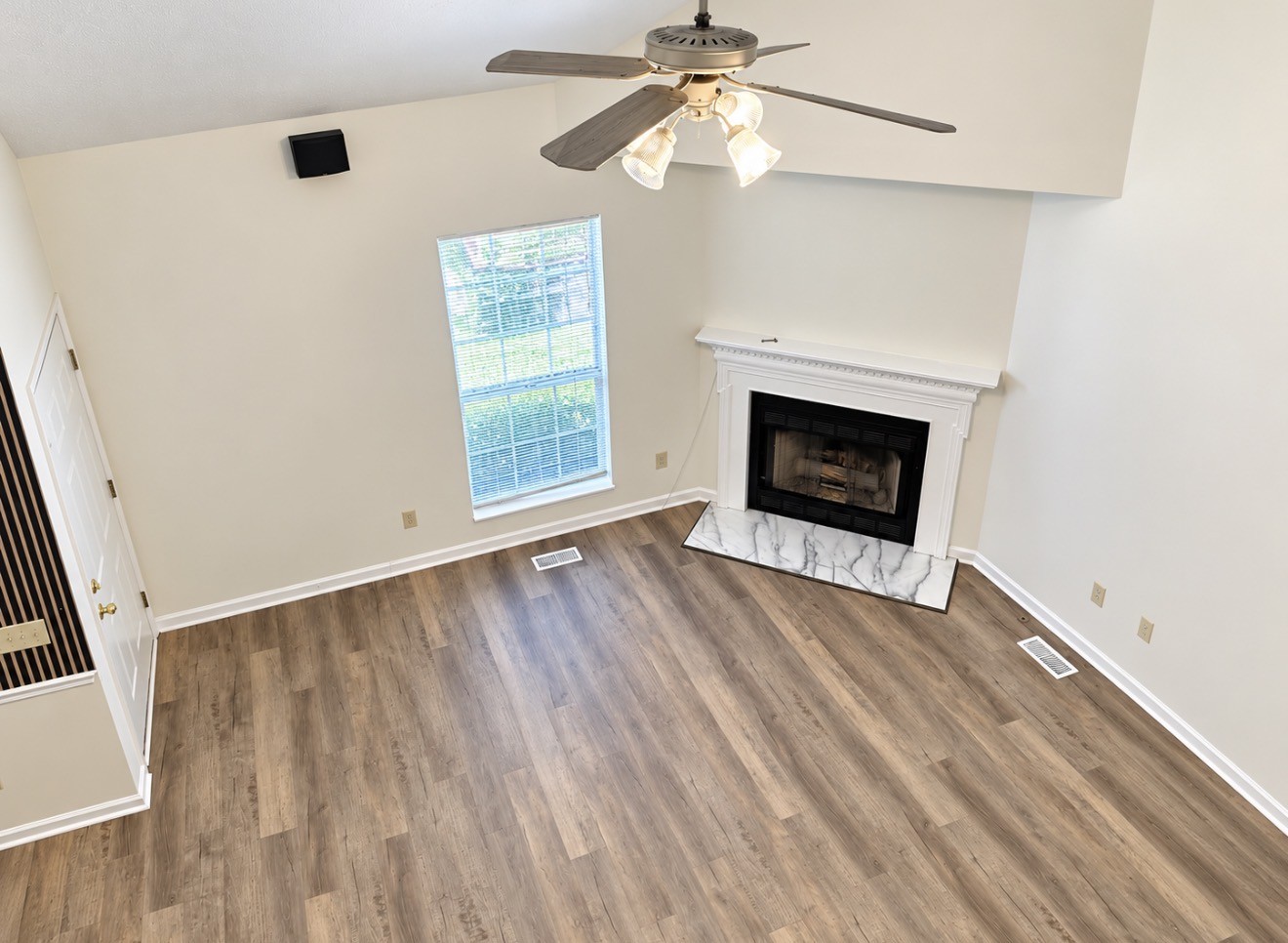509 Bellmore Pl Property Photo 6