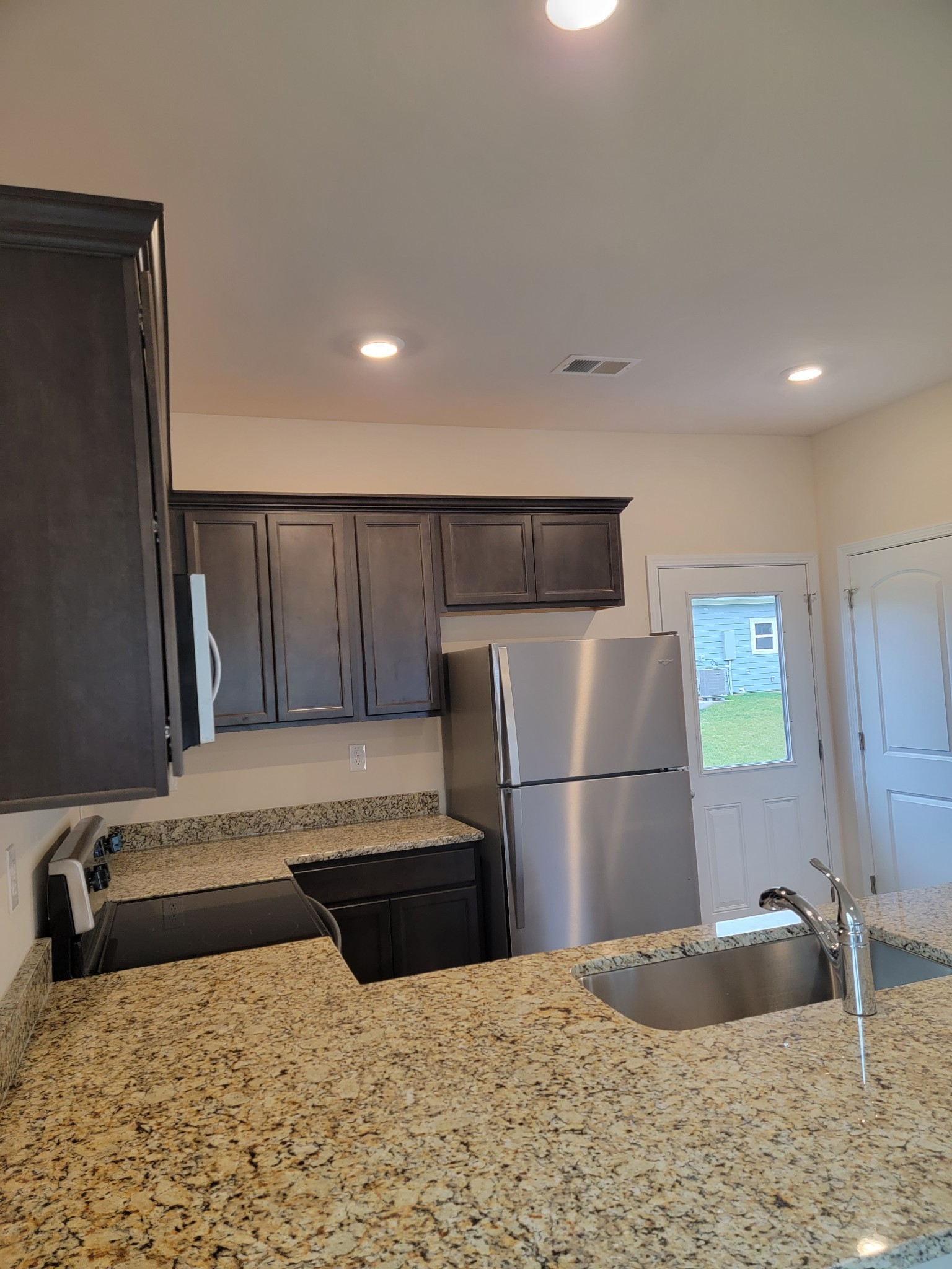 4074 Cody Dr Property Photo 2