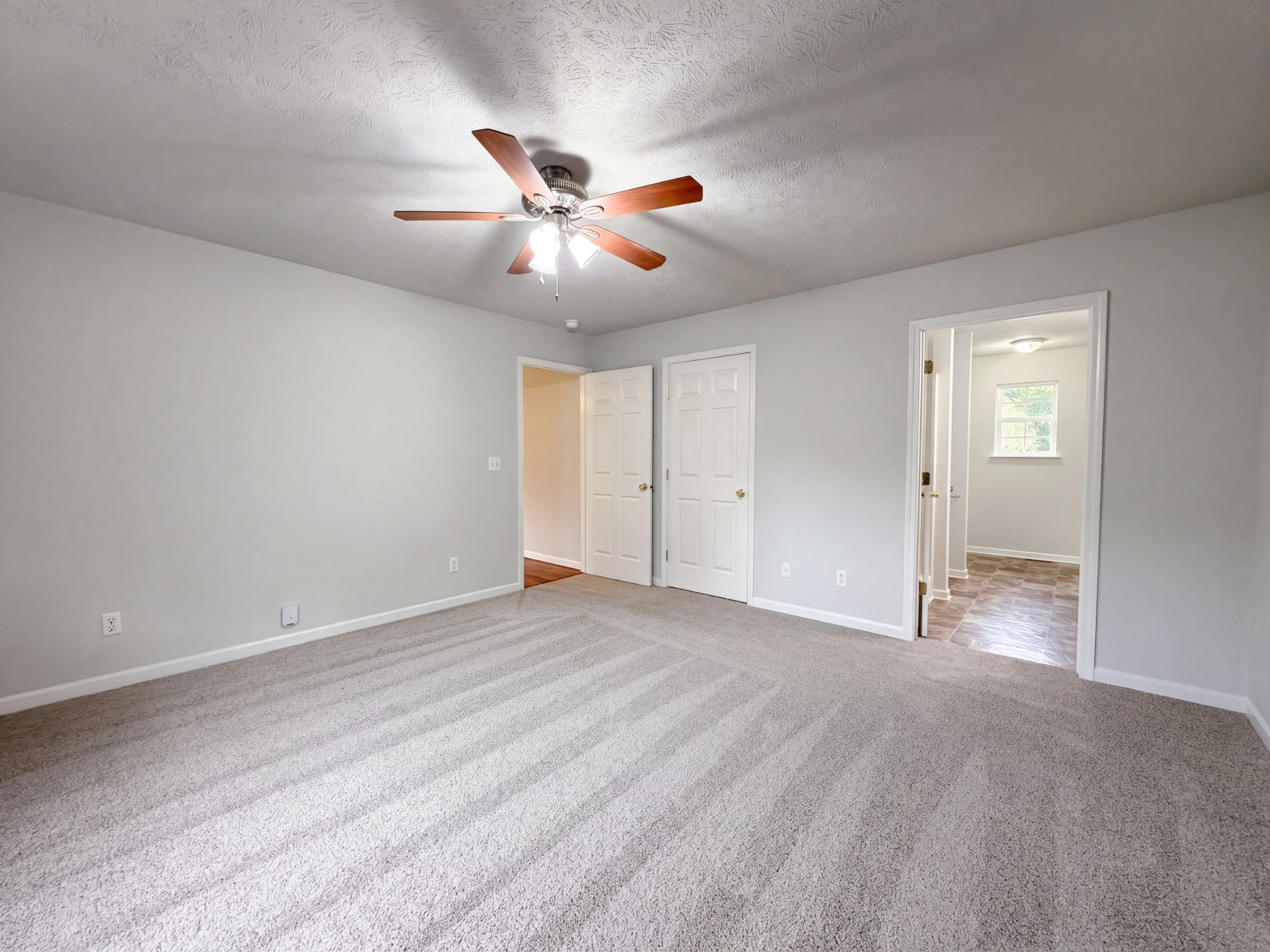 1023 Kaity Brooke Dr Property Photo 4