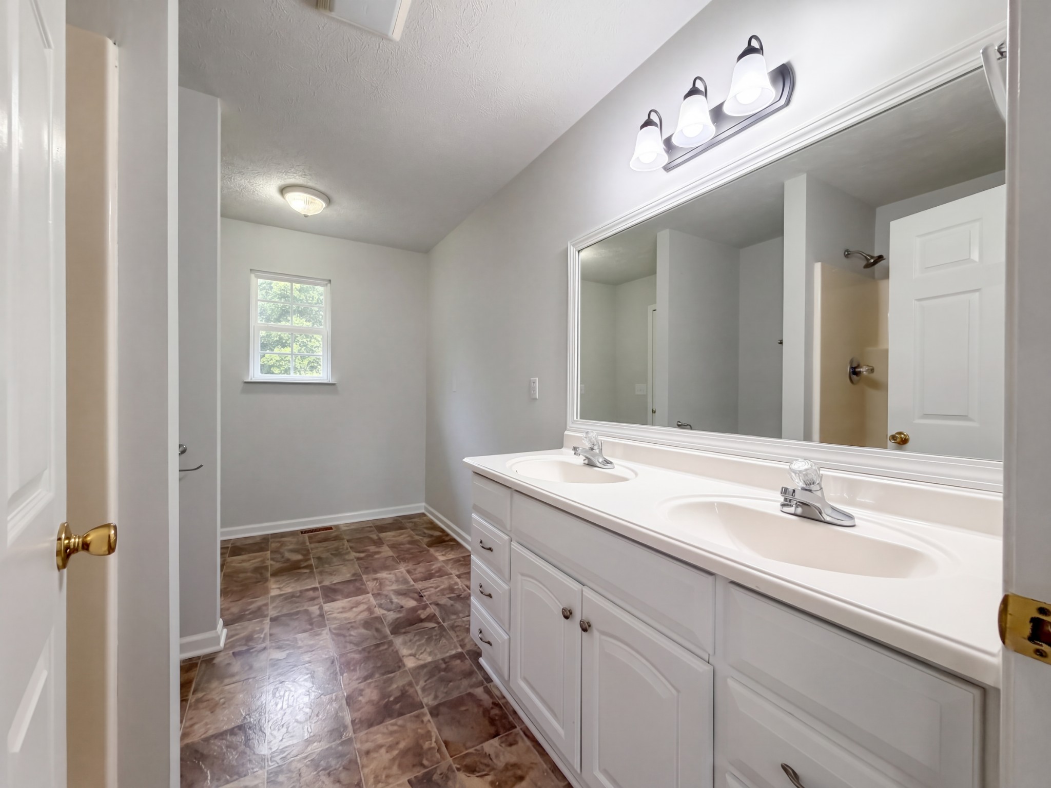 1023 Kaity Brooke Dr Property Photo 14
