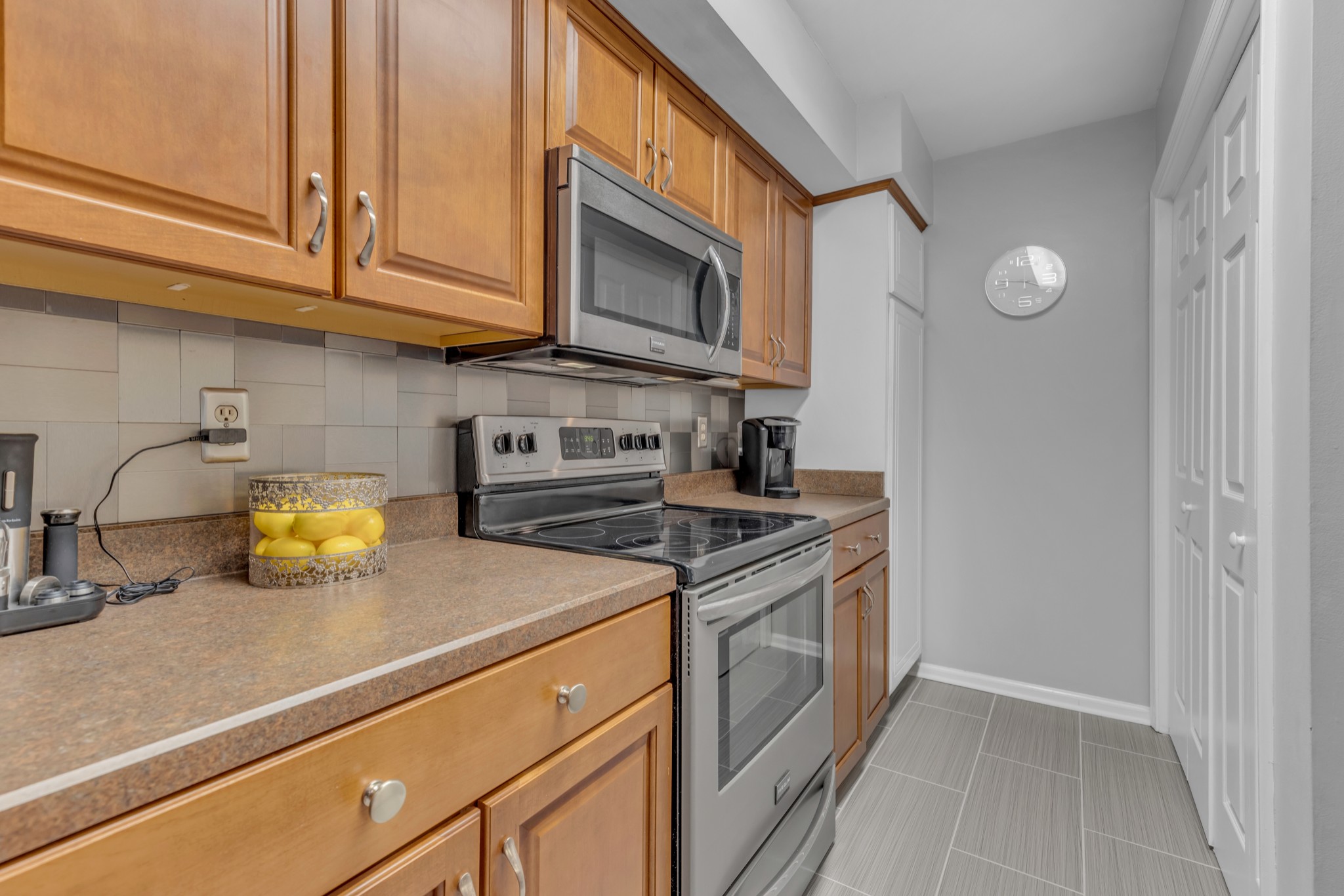 283 Hillsboro Pl Property Photo 8