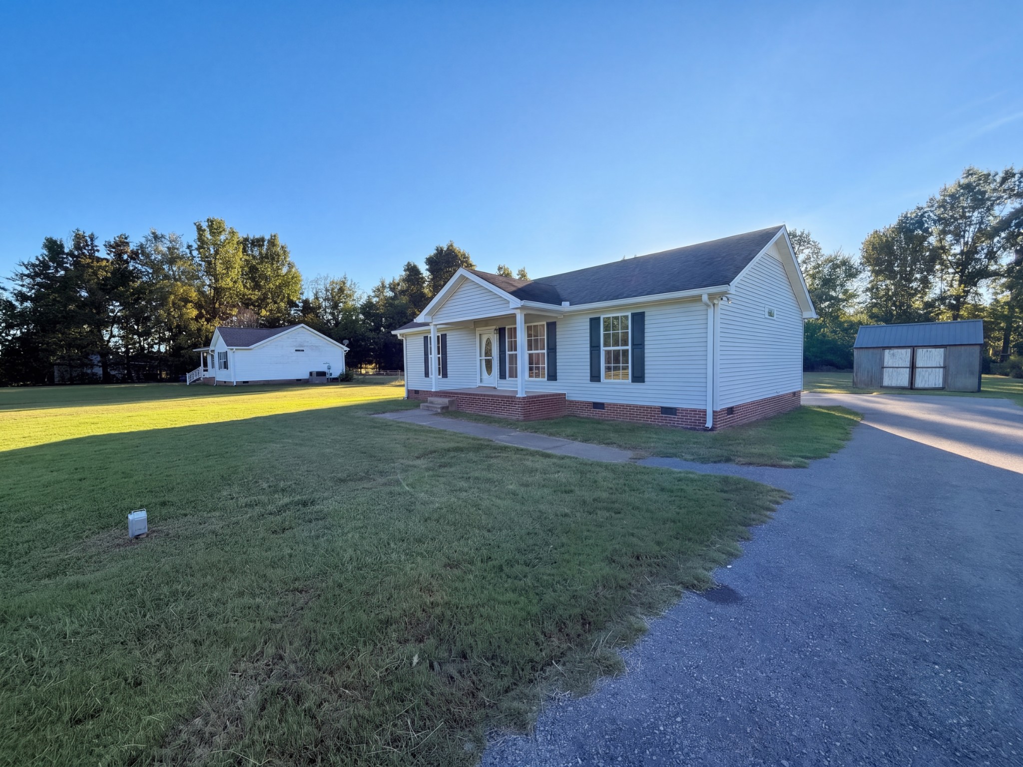 205 Woods Rd Property Photo 1