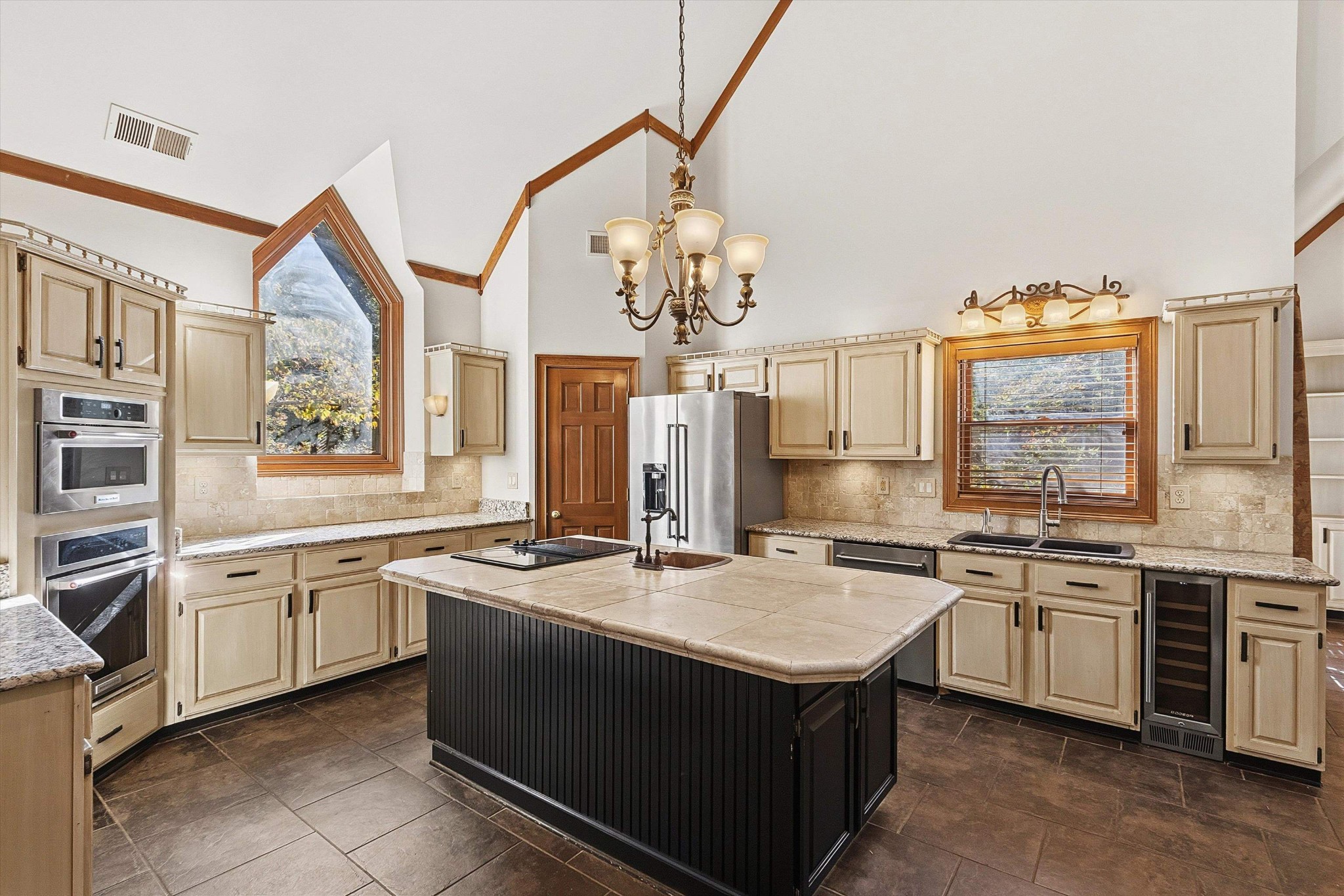 7813 Woodlark Cv Property Photo 12
