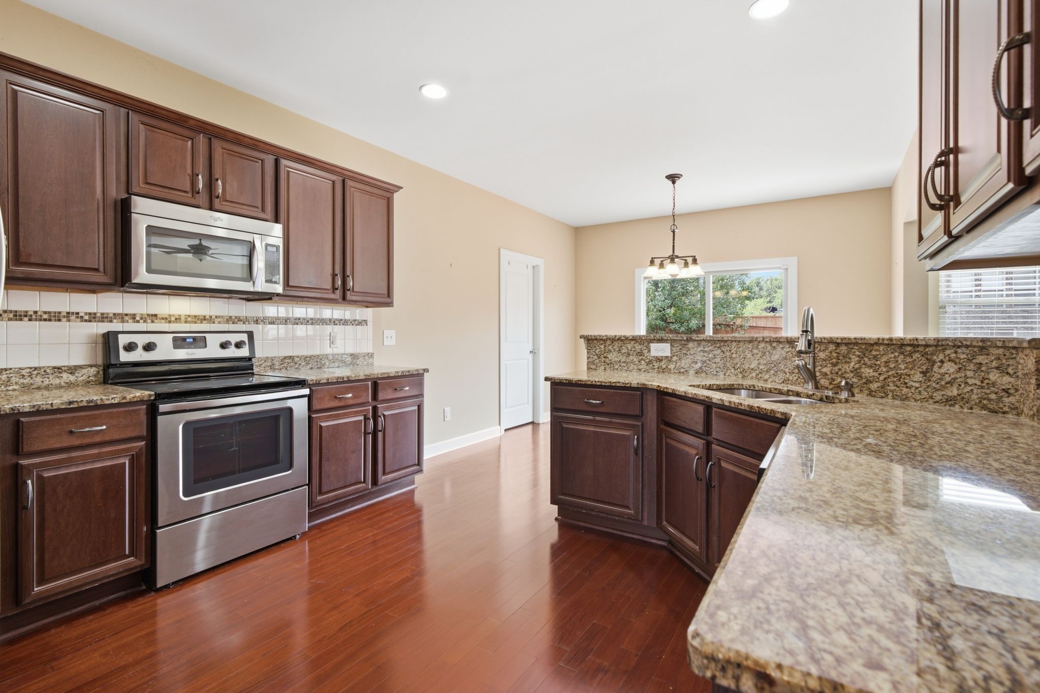 410 Valley Spring Dr Property Photo 9