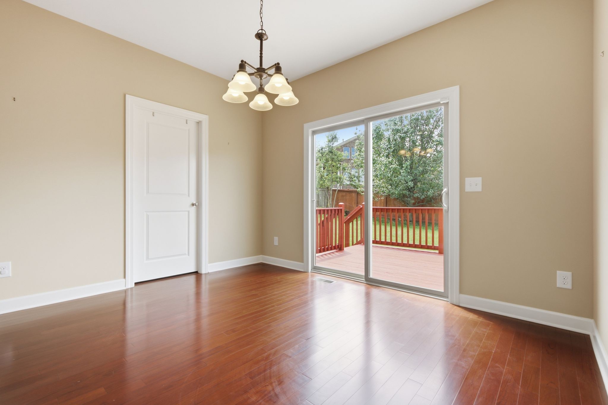 410 Valley Spring Dr Property Photo 10