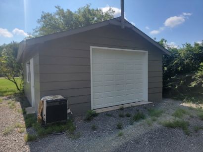 111 Campus Dr Property Photo 4