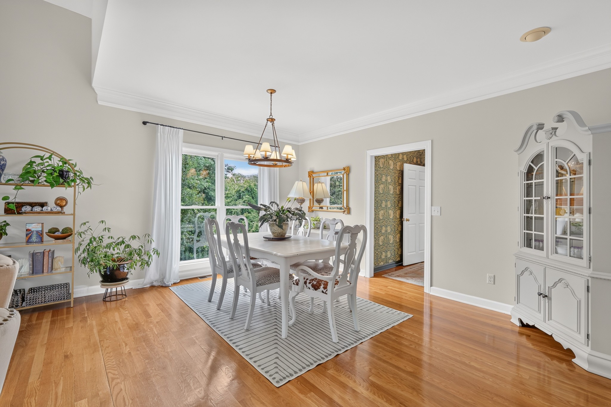 612 Eastcastle Ct Property Photo 6