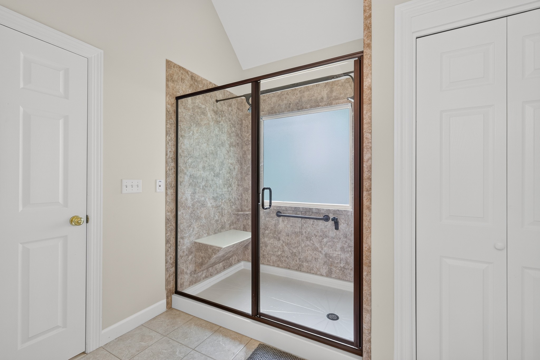 612 Eastcastle Ct Property Photo 23