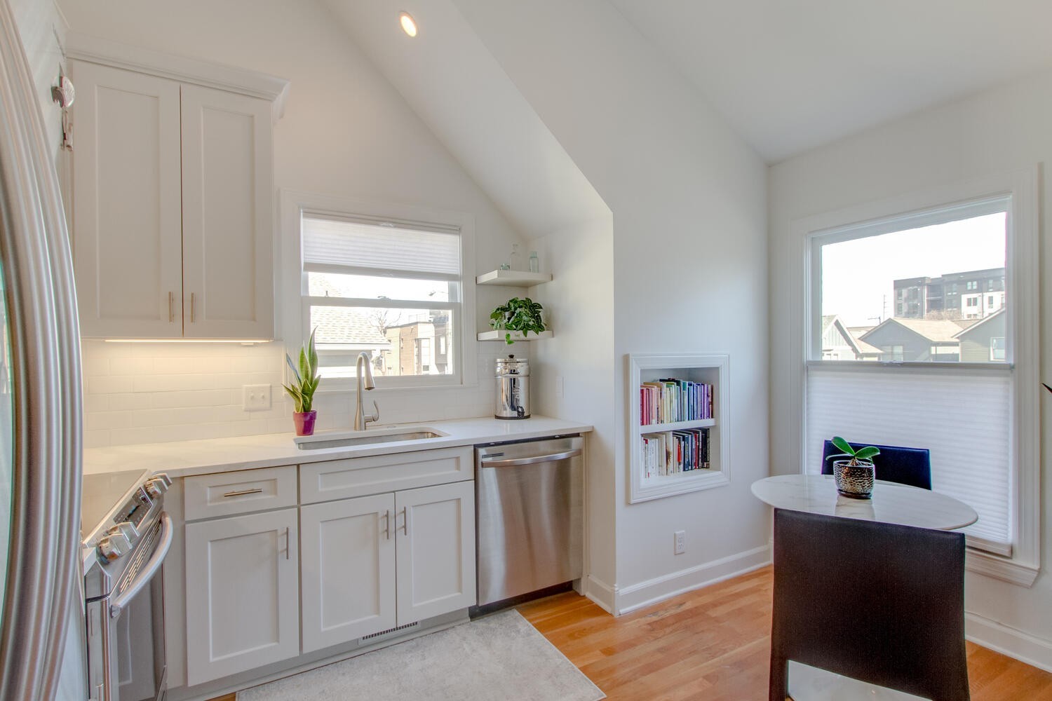 419 Van Buren St Property Photo 8