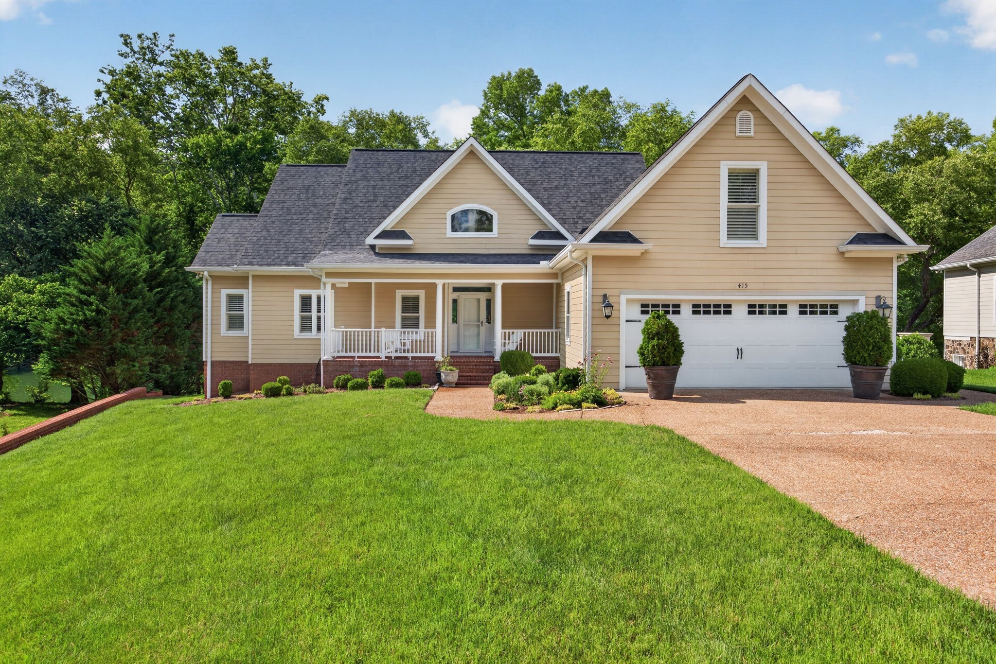 415 River Oaks Dr Property Photo 1