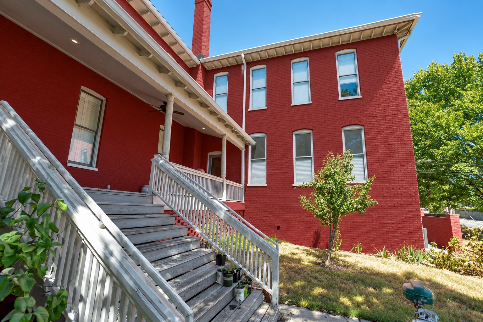 1309 Forest Ave Property Photo 3