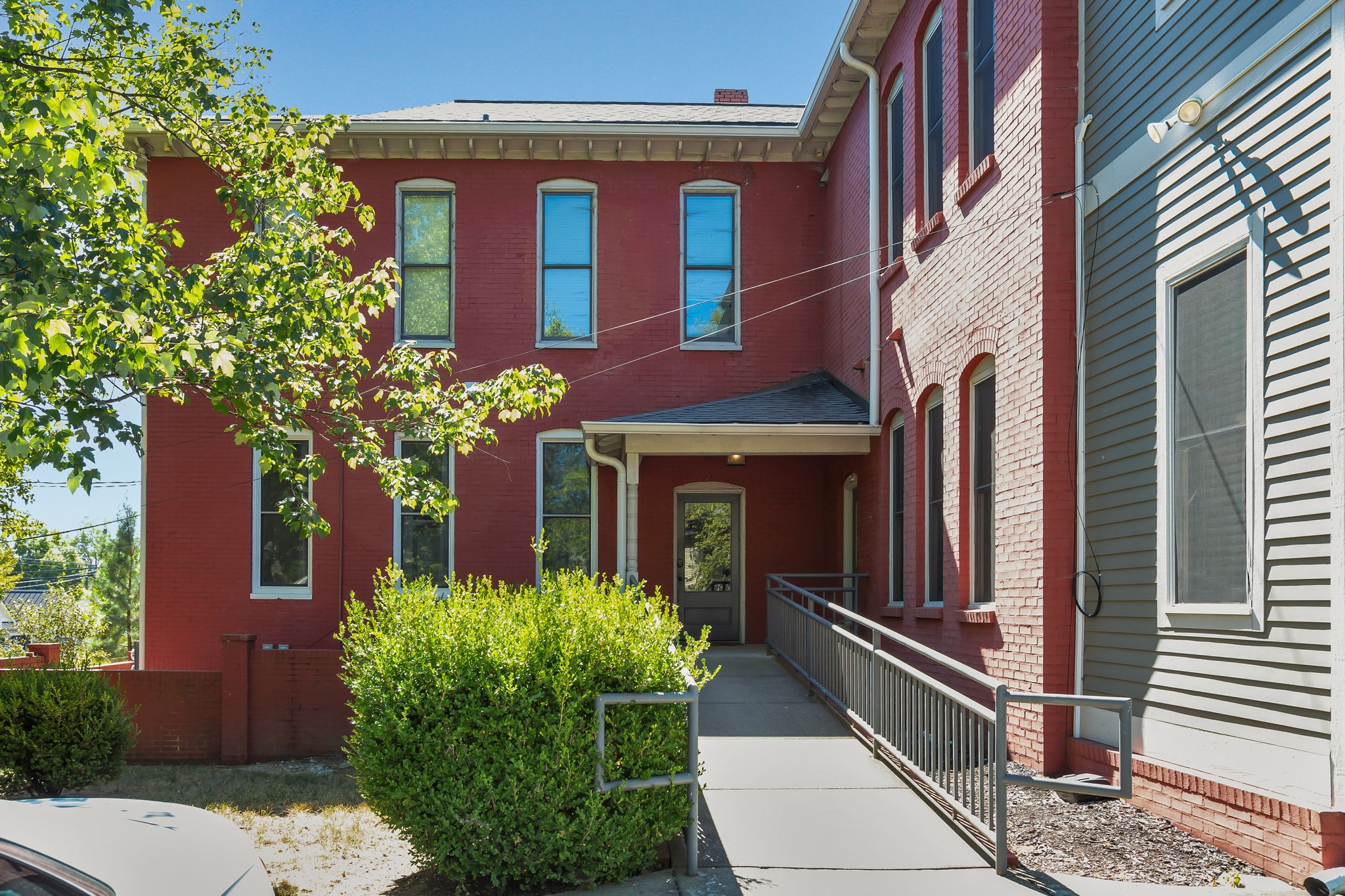1309 Forest Ave Property Photo 4