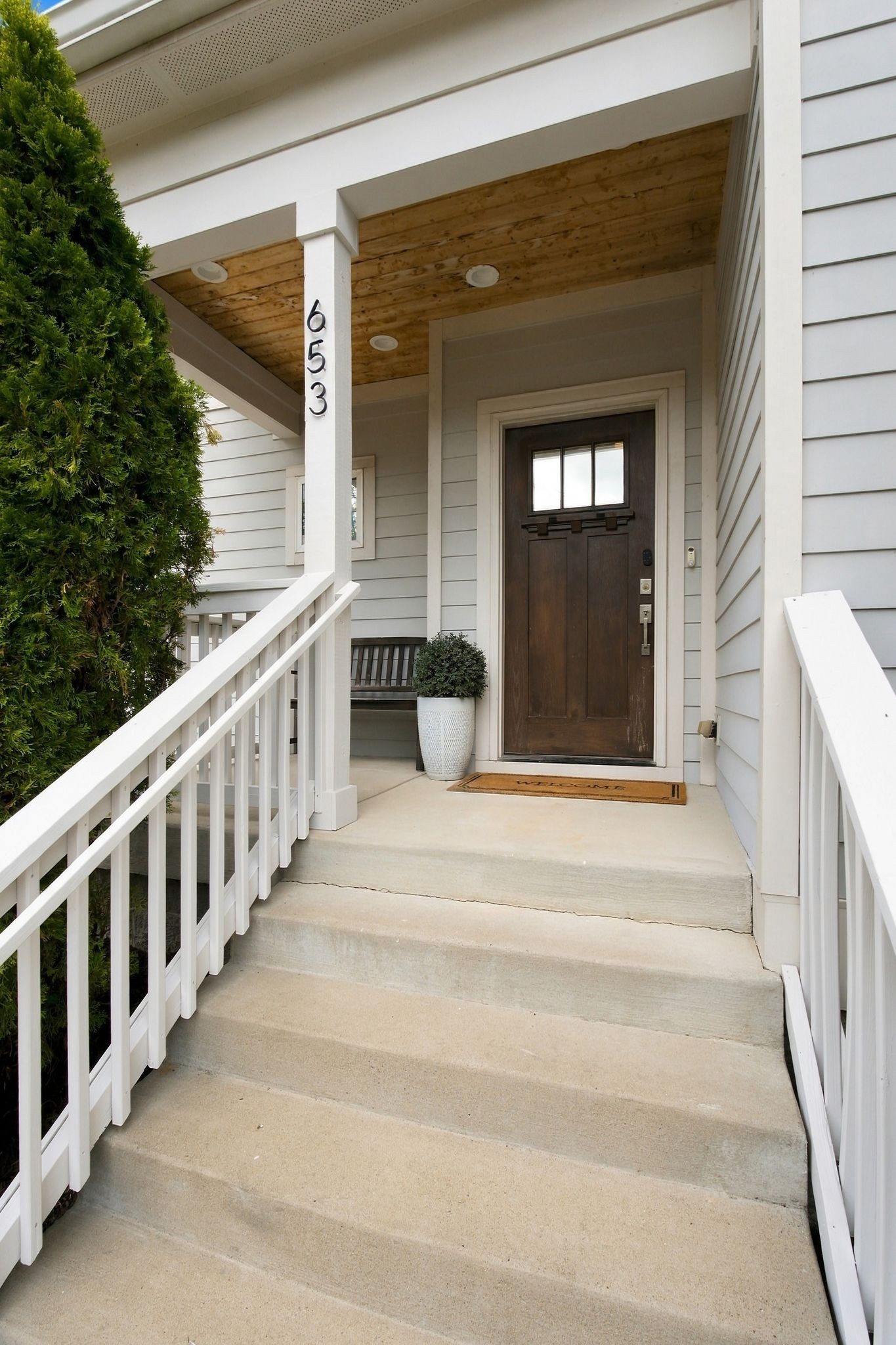 653 James Ave Property Photo 3