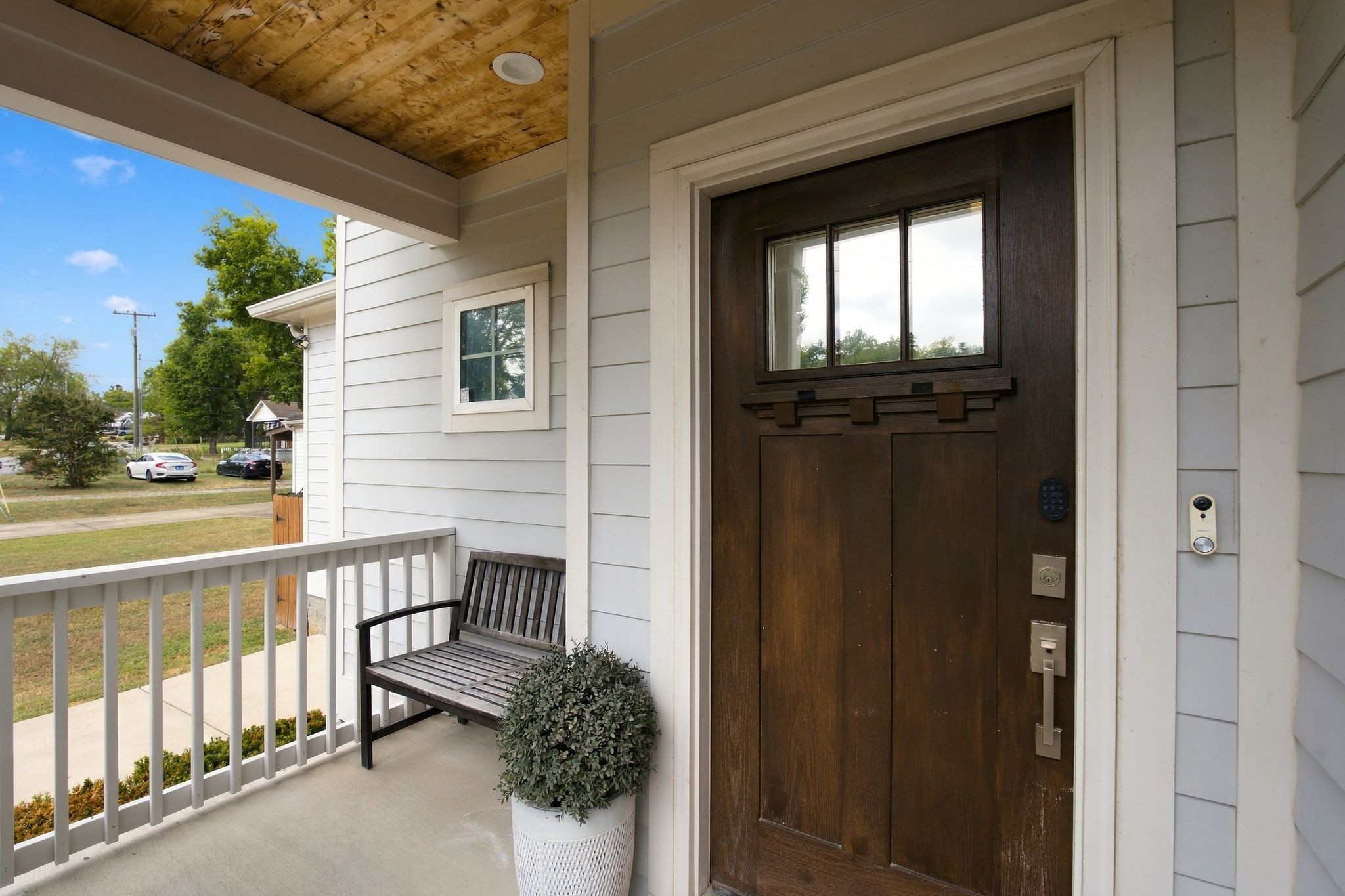 653 James Ave Property Photo 4