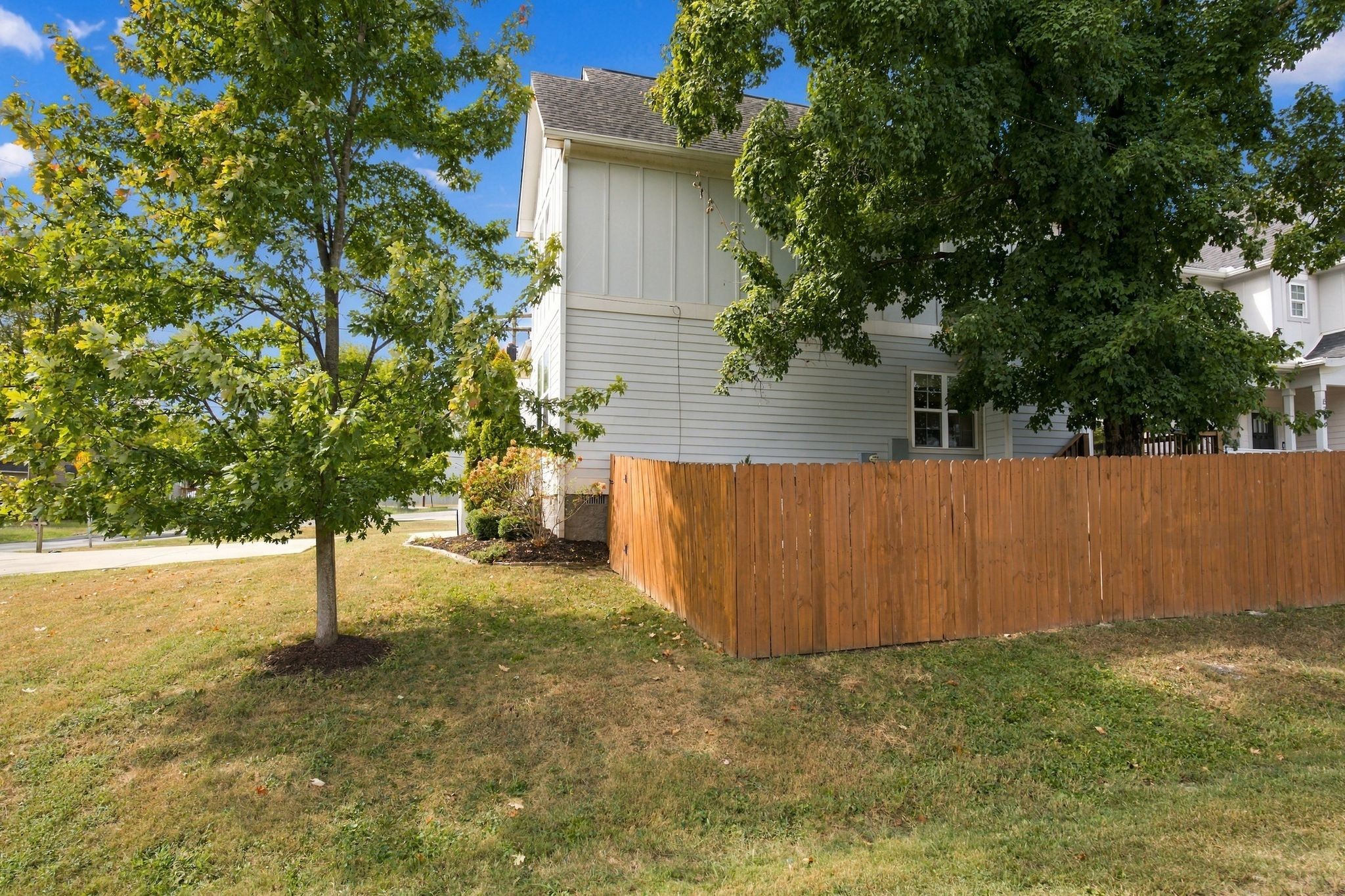 653 James Ave Property Photo 33