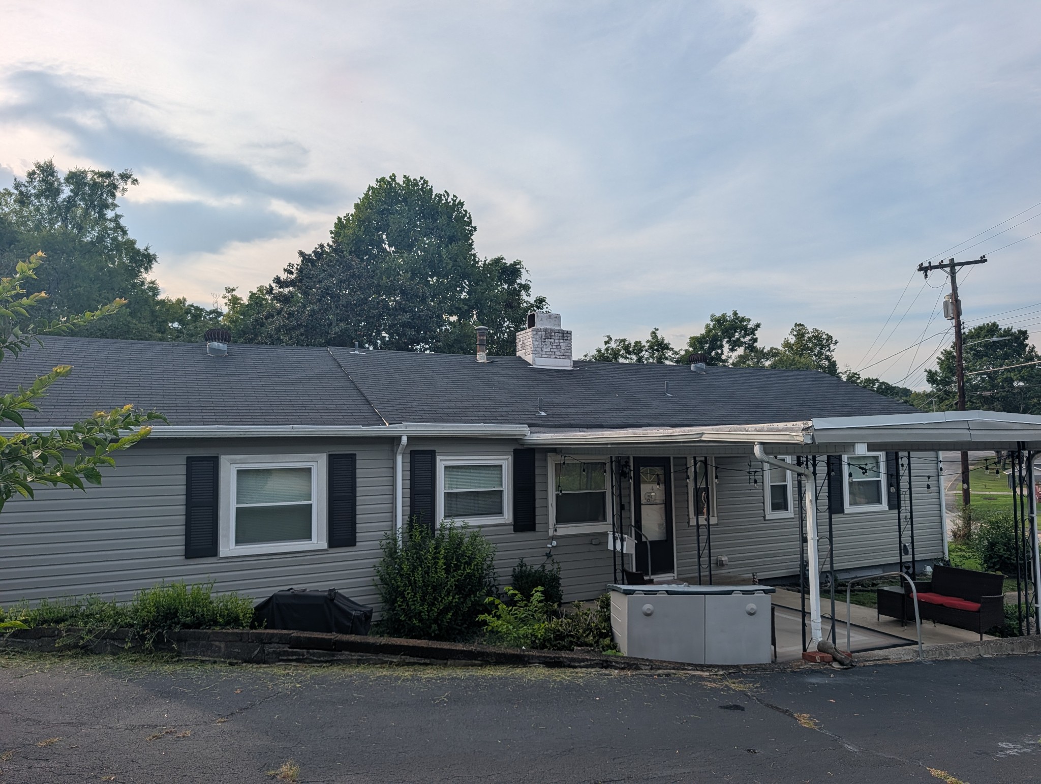 341 Vermont Ave Property Photo 1