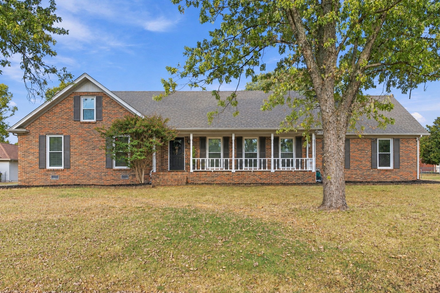 738 Regal Dr Property Photo 1
