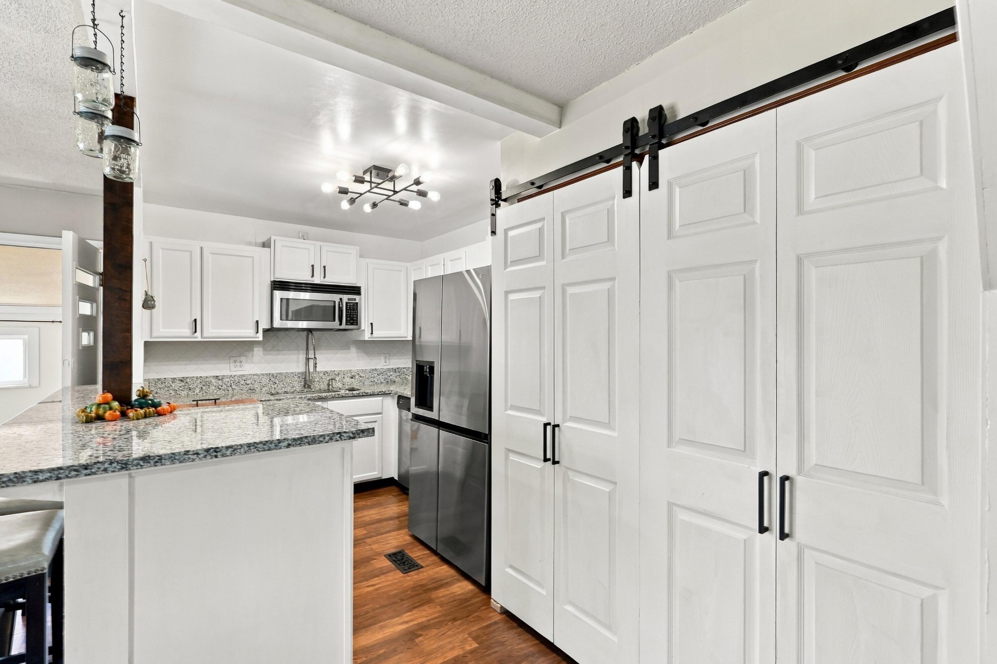 9590 Valley View Highway Property Photo 7