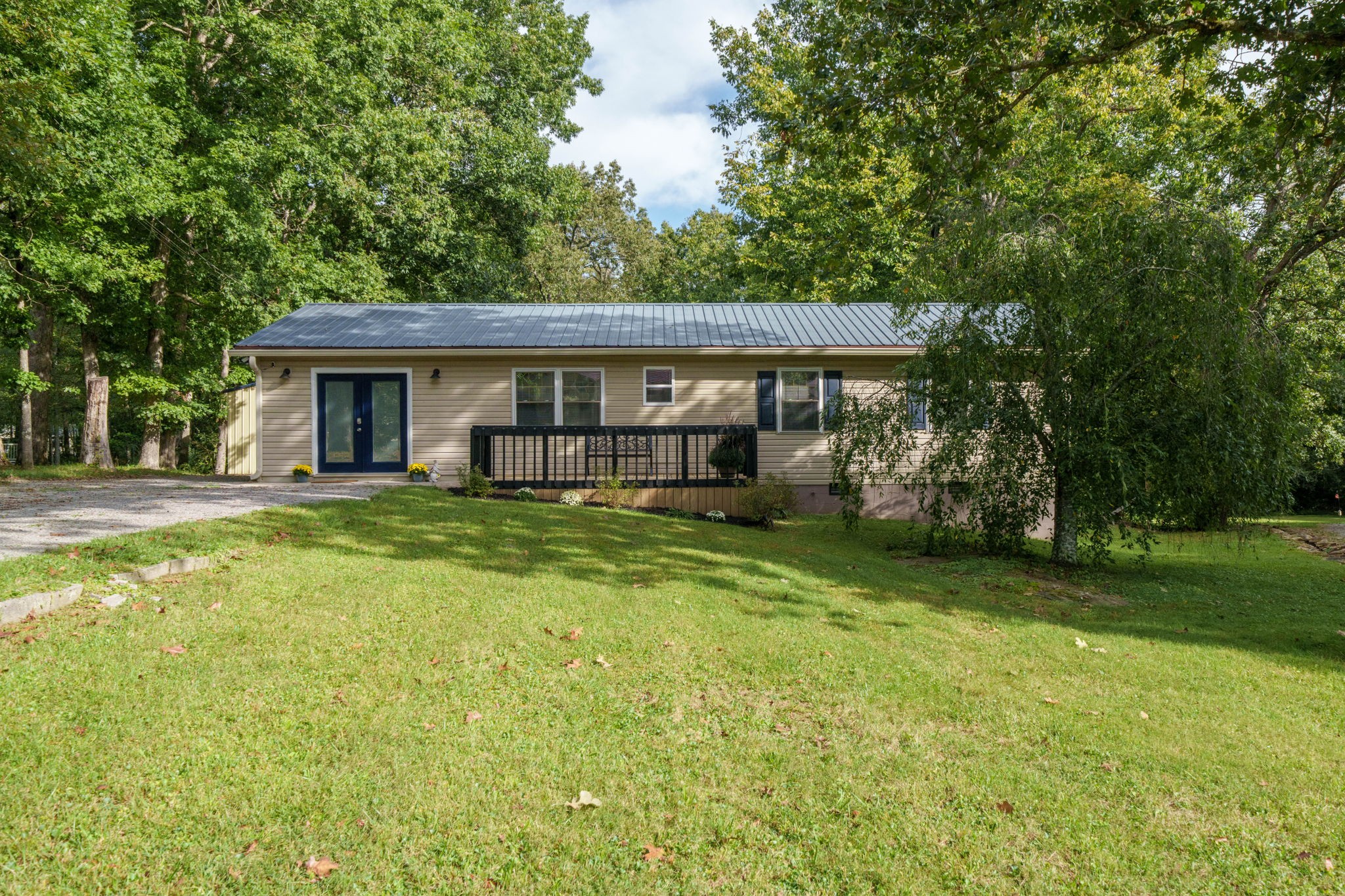 240 Birchwood Dr Property Photo 1