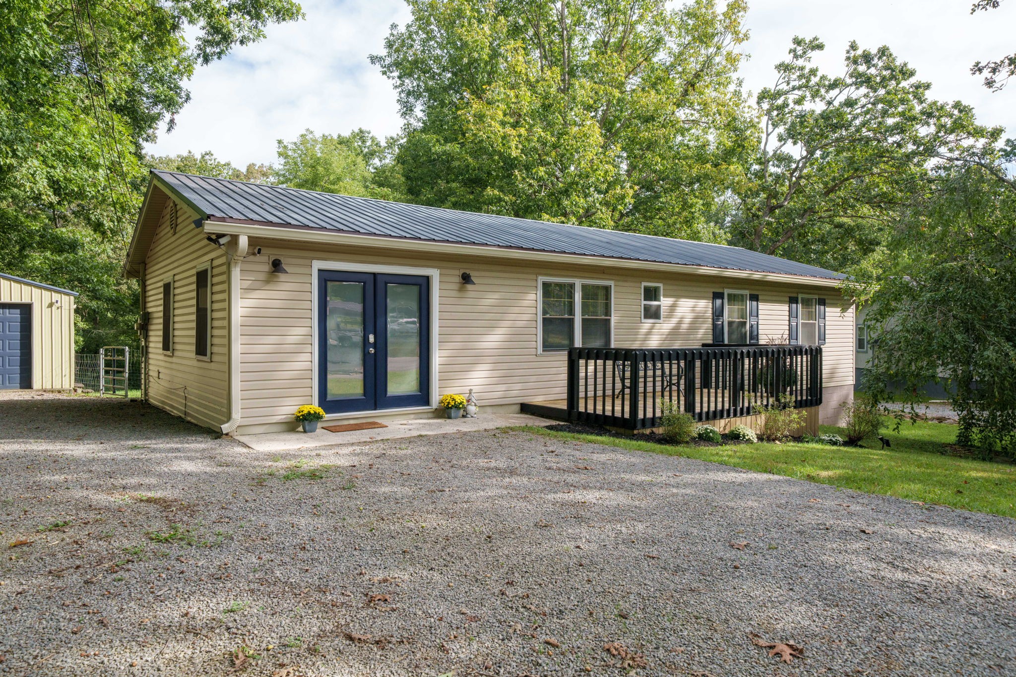 240 Birchwood Dr Property Photo 2