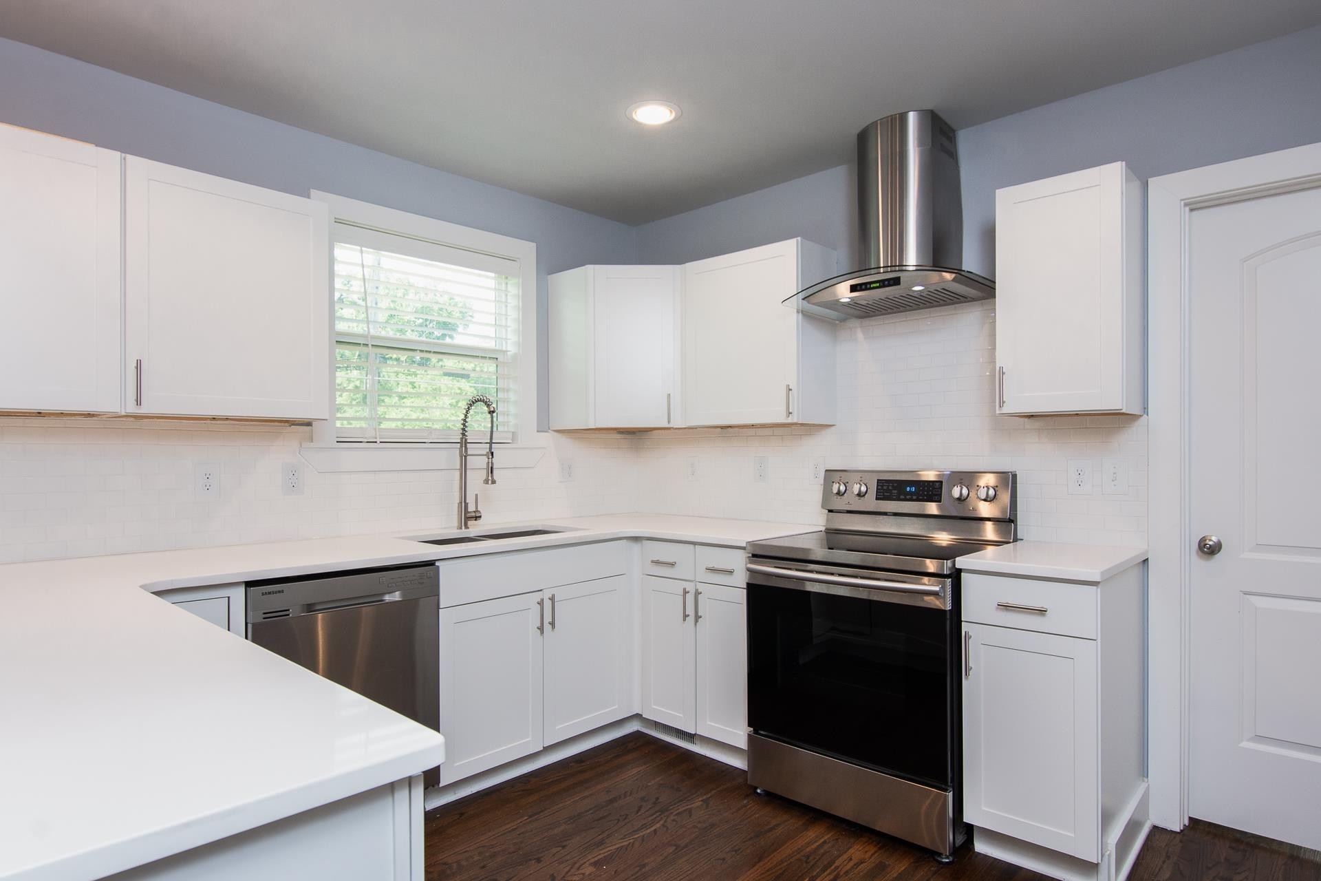 1009 Granada Ave Property Photo 1