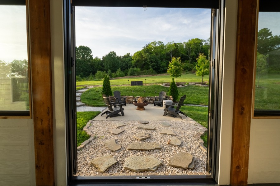 7008 Fiddlers Glen Dr Property Photo 2