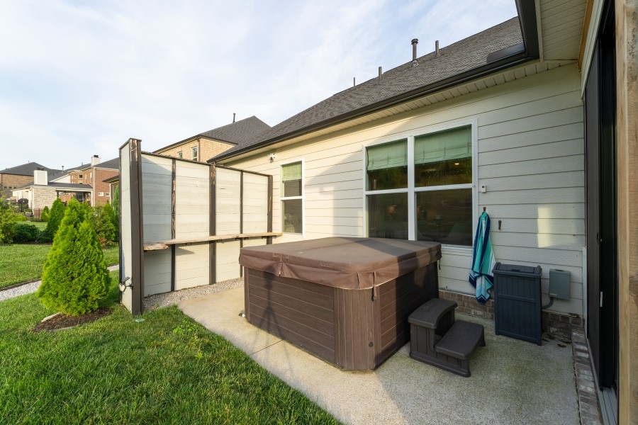 7008 Fiddlers Glen Dr Property Photo 5