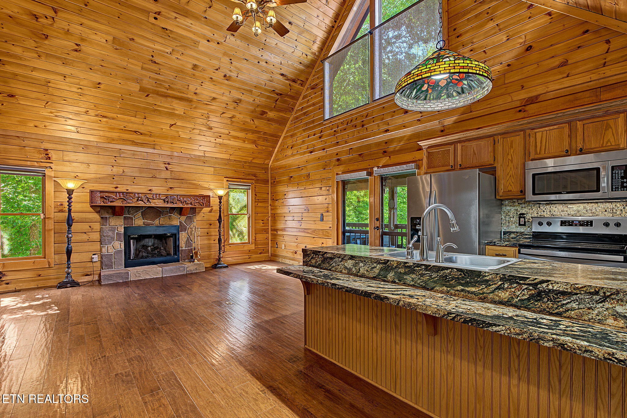 1023 Gordon Way Property Photo 3