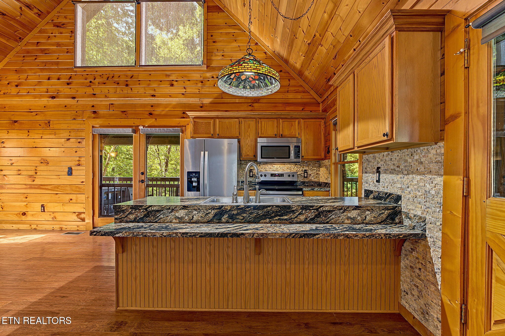 1023 Gordon Way Property Photo 5