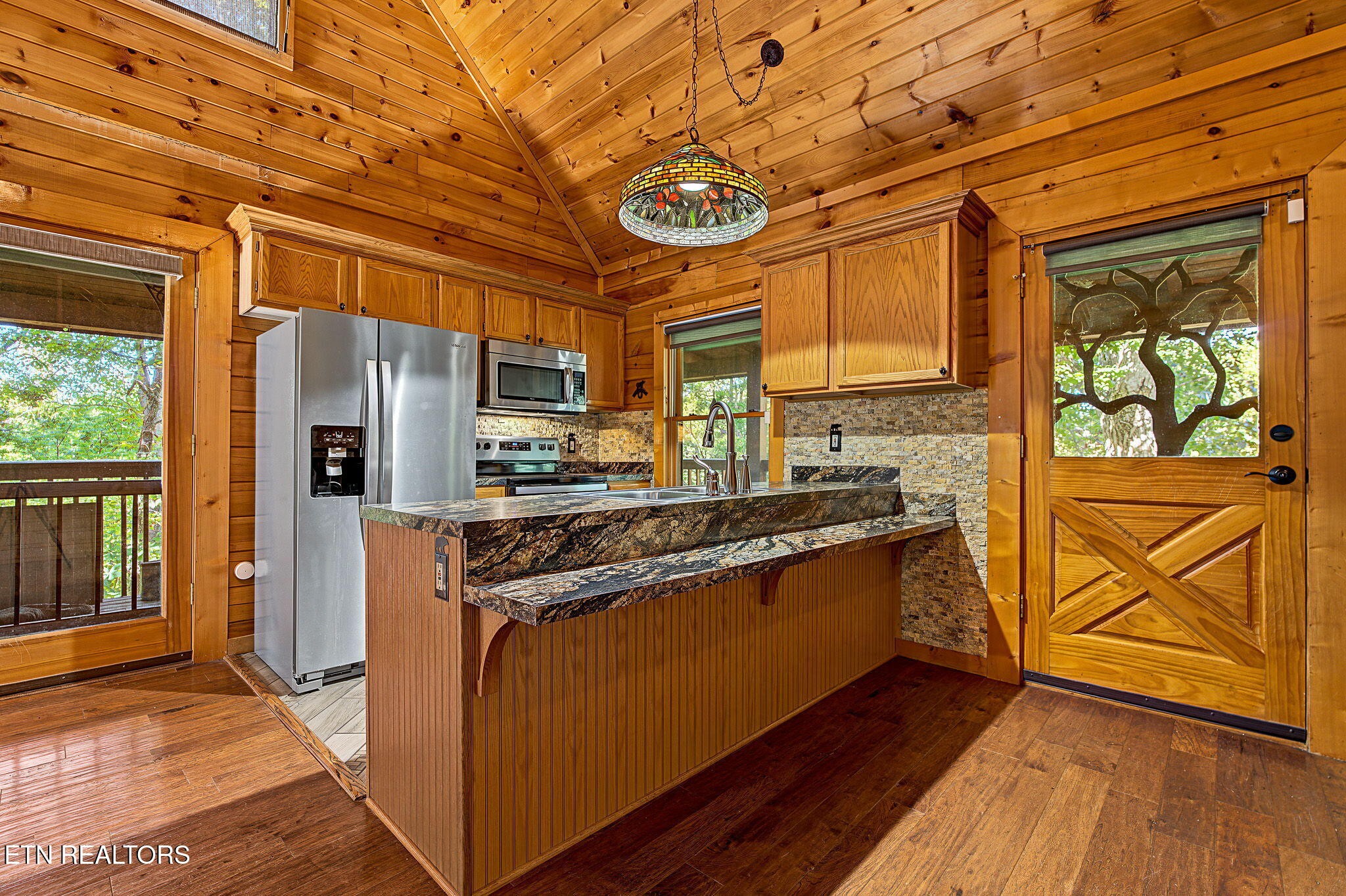 1023 Gordon Way Property Photo 6